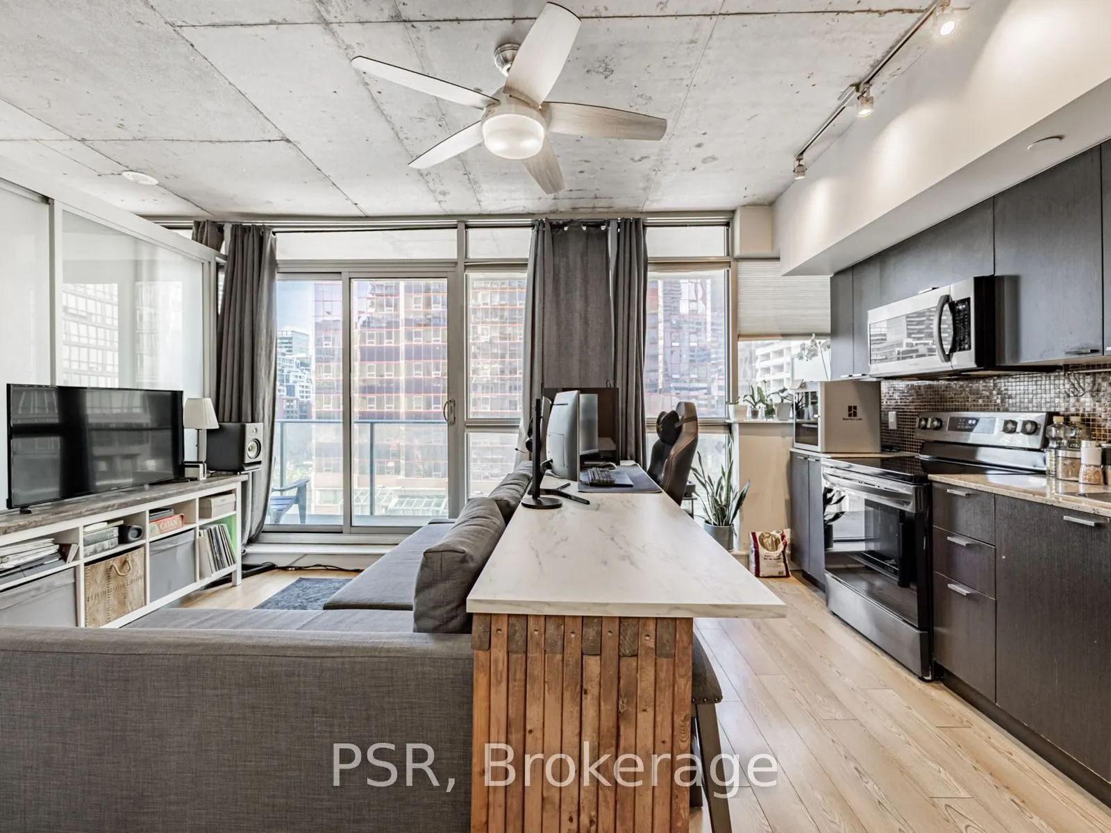 375 King Street W #801