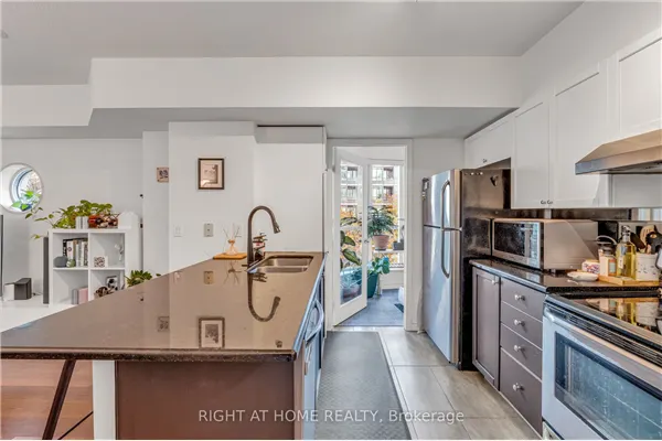 600 Queens Quay W #202