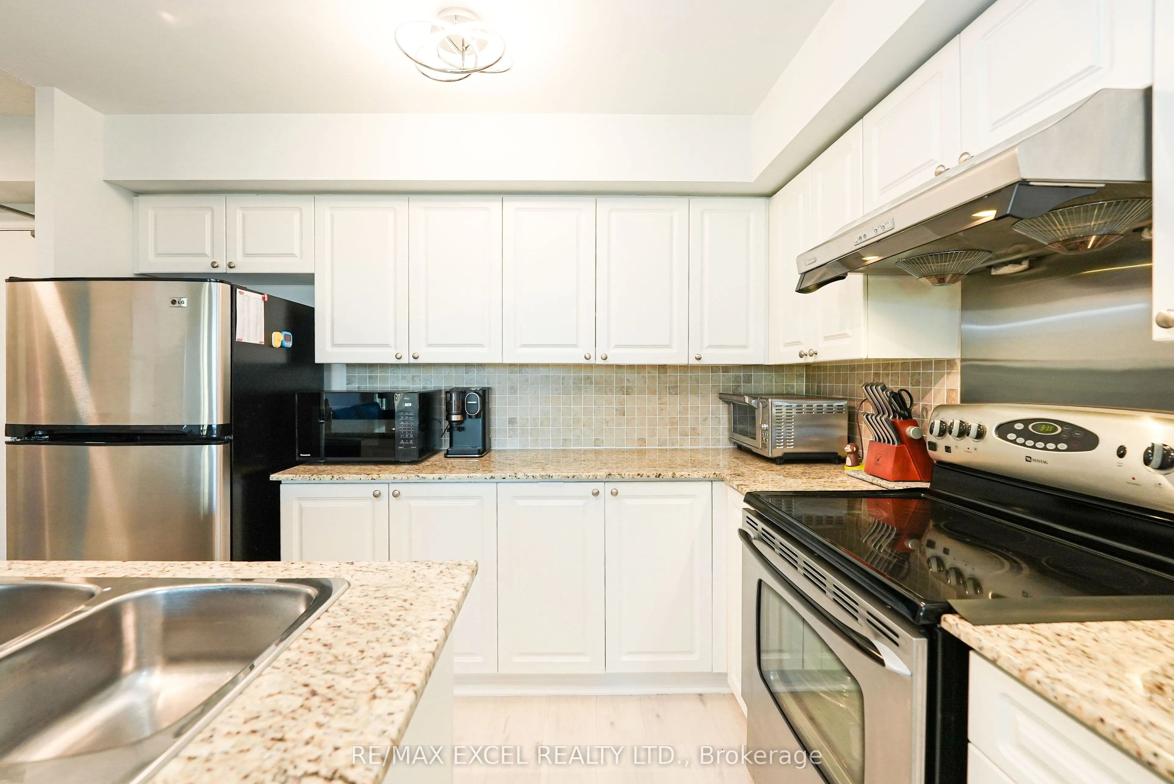 920 Sheppard Avenue W #711