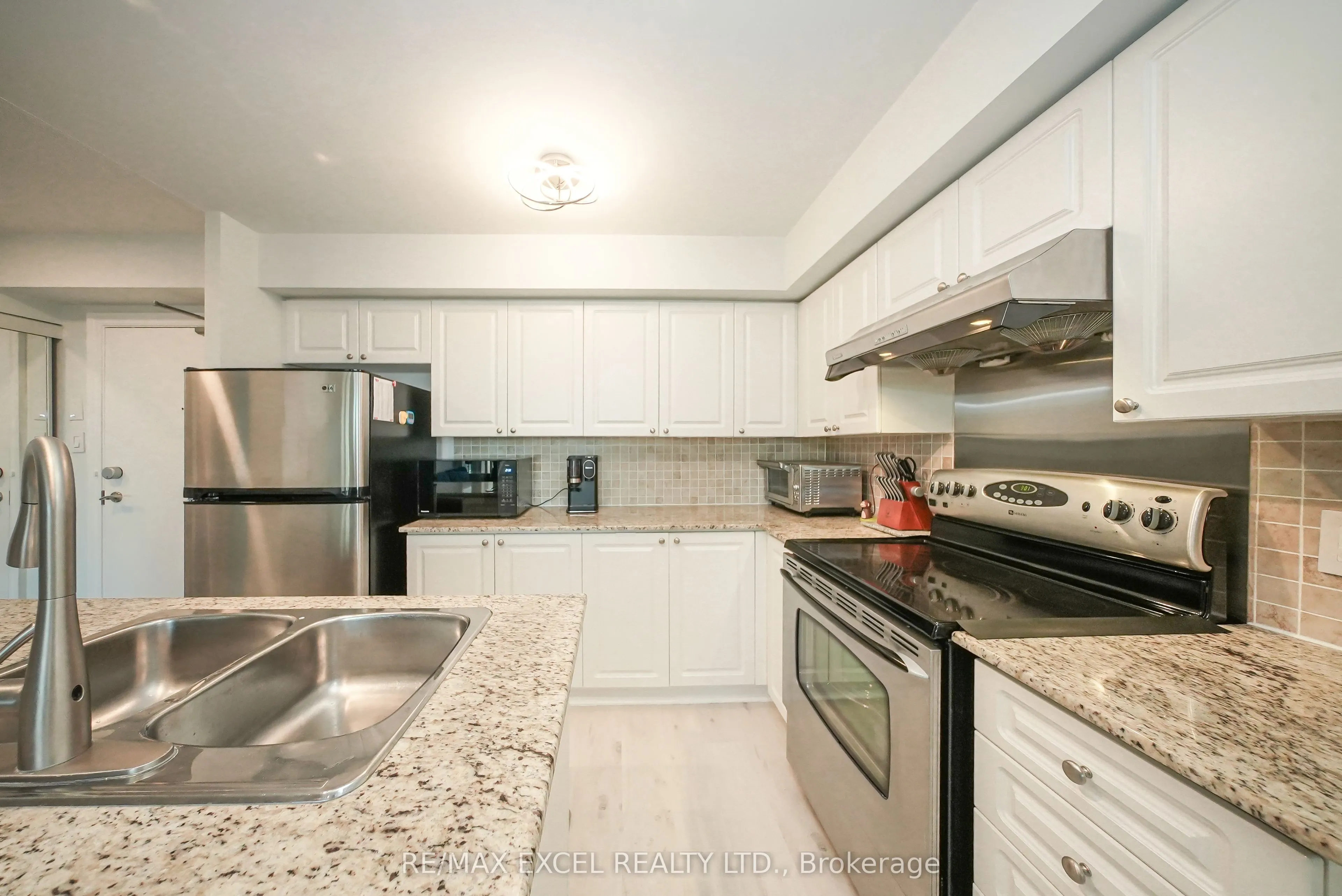 920 Sheppard Avenue W #711