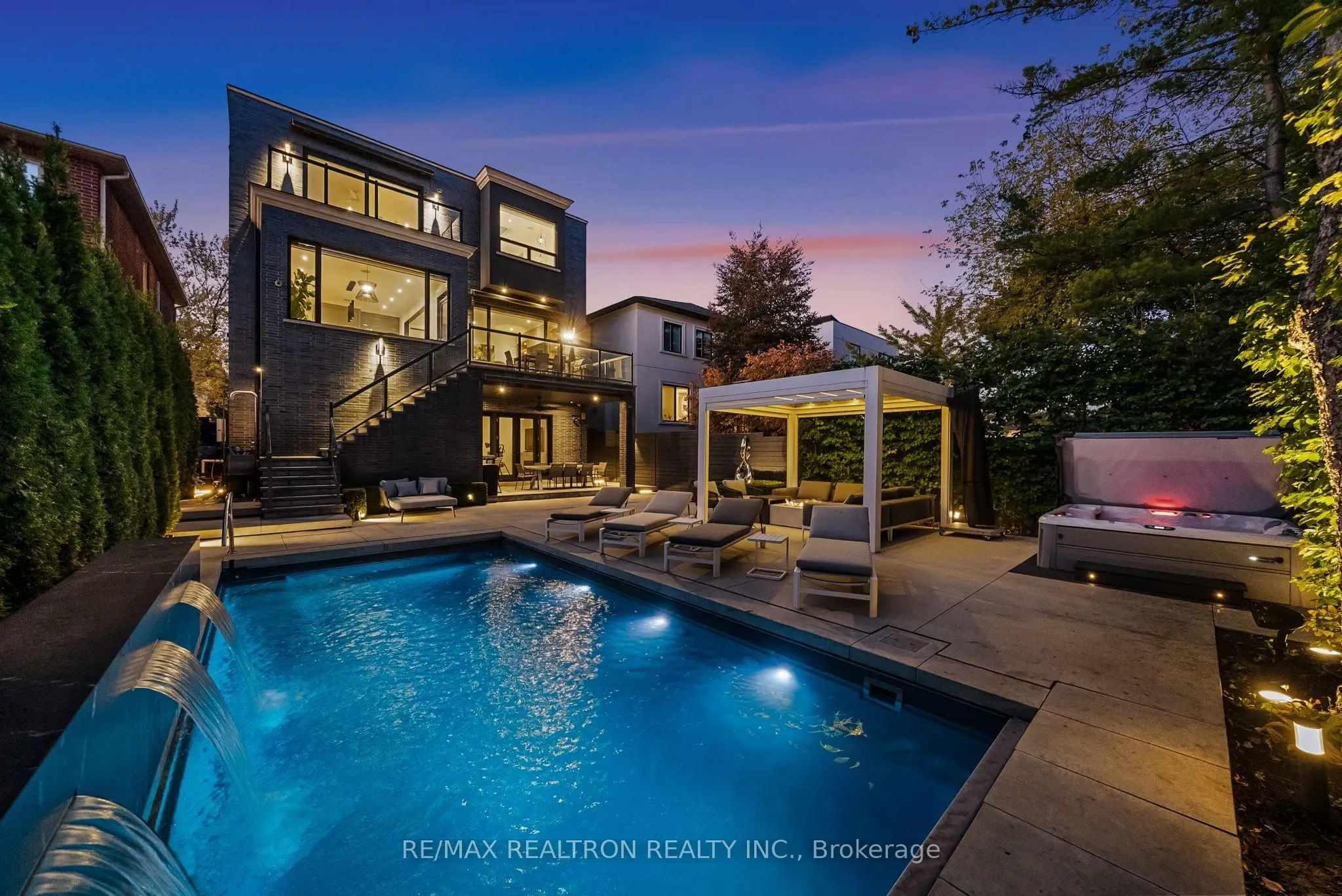75 Bannockburn Avenue