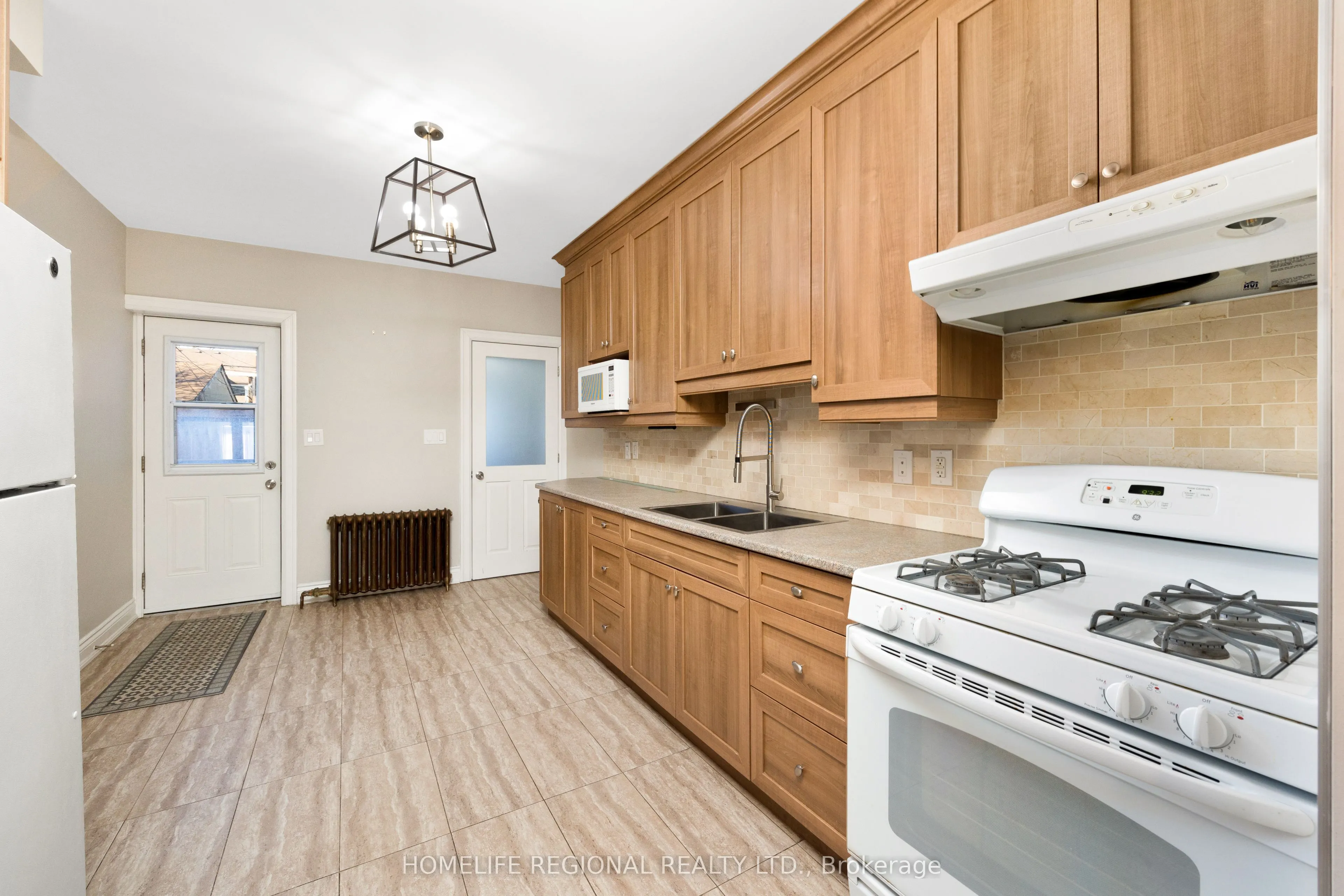200 Roxton Road