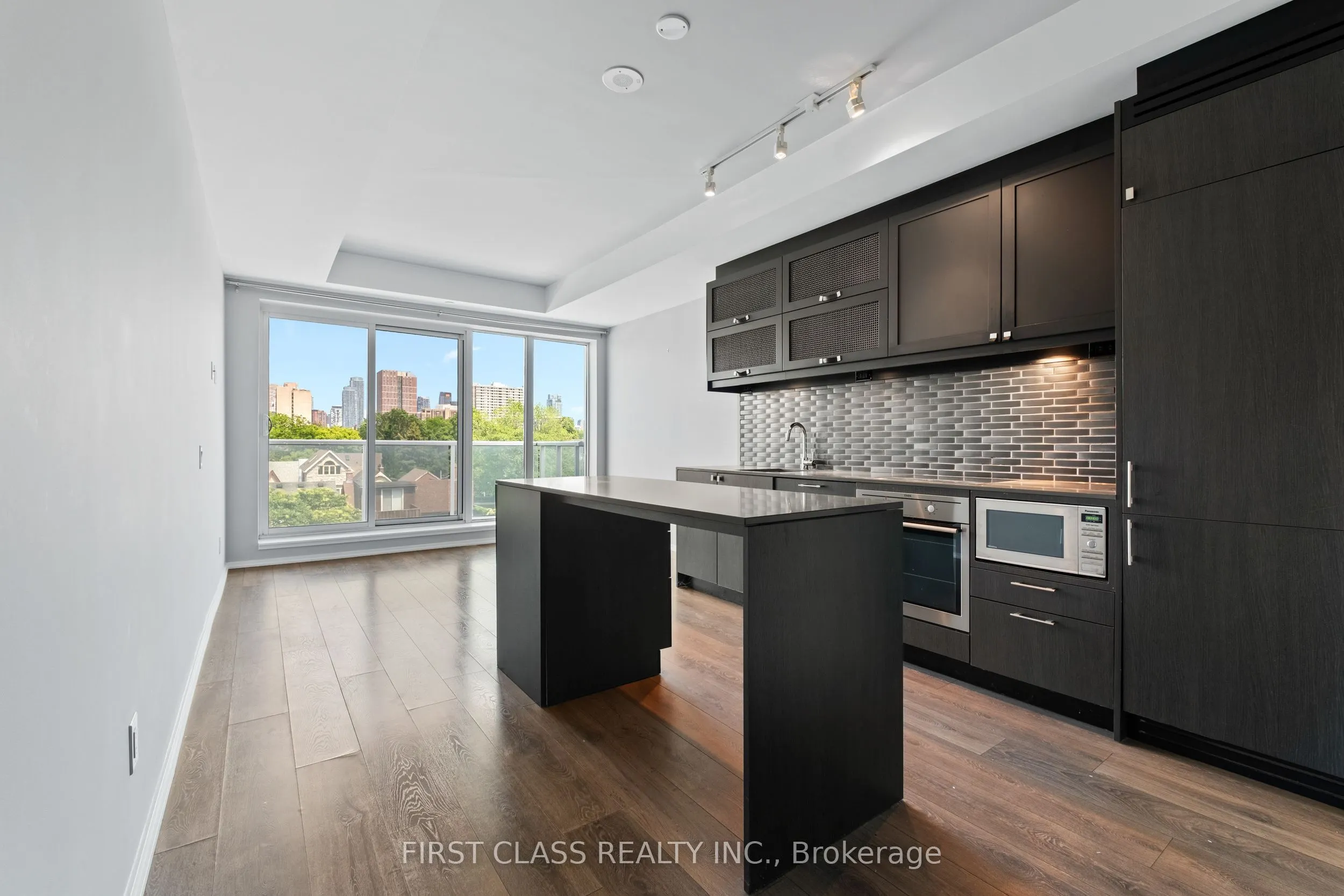 783 Bathurst Street #413