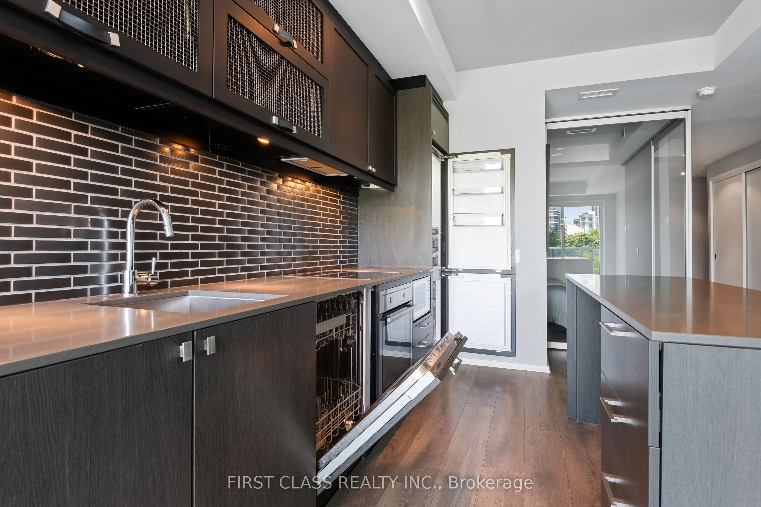 783 Bathurst Street #413