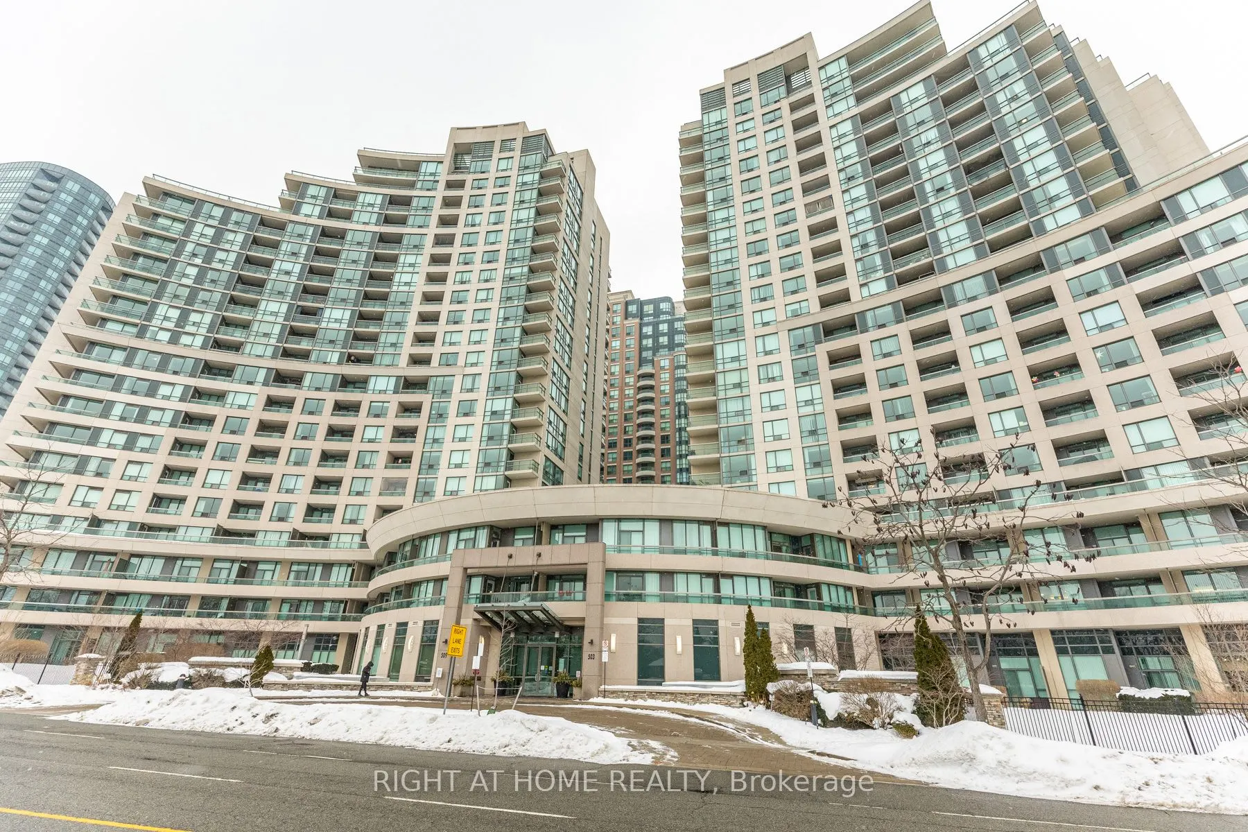 509 Beecroft Road #2002