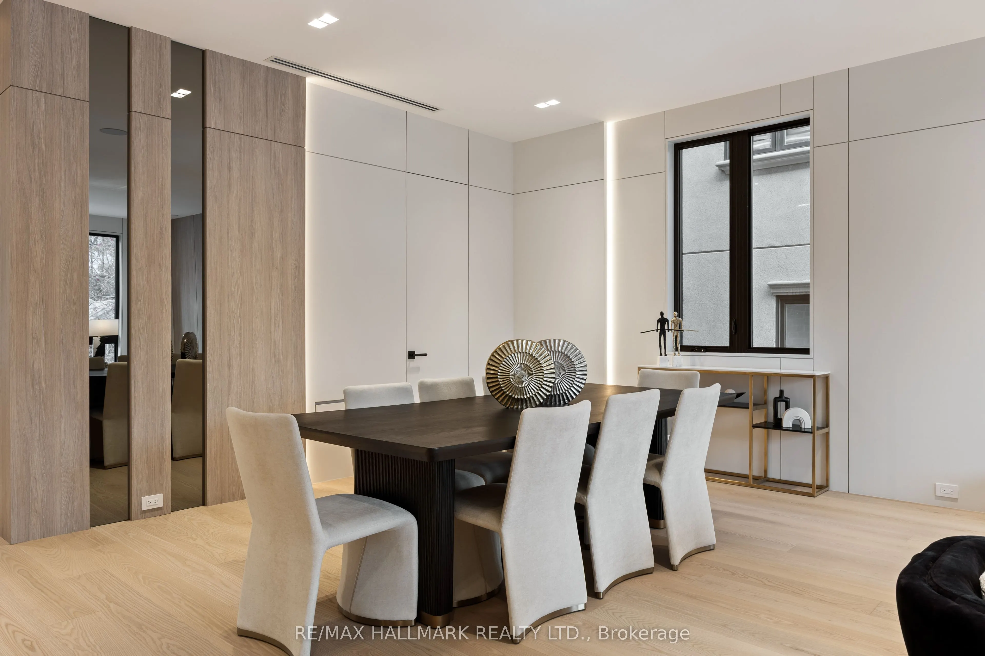 652 Bedford Park Avenue