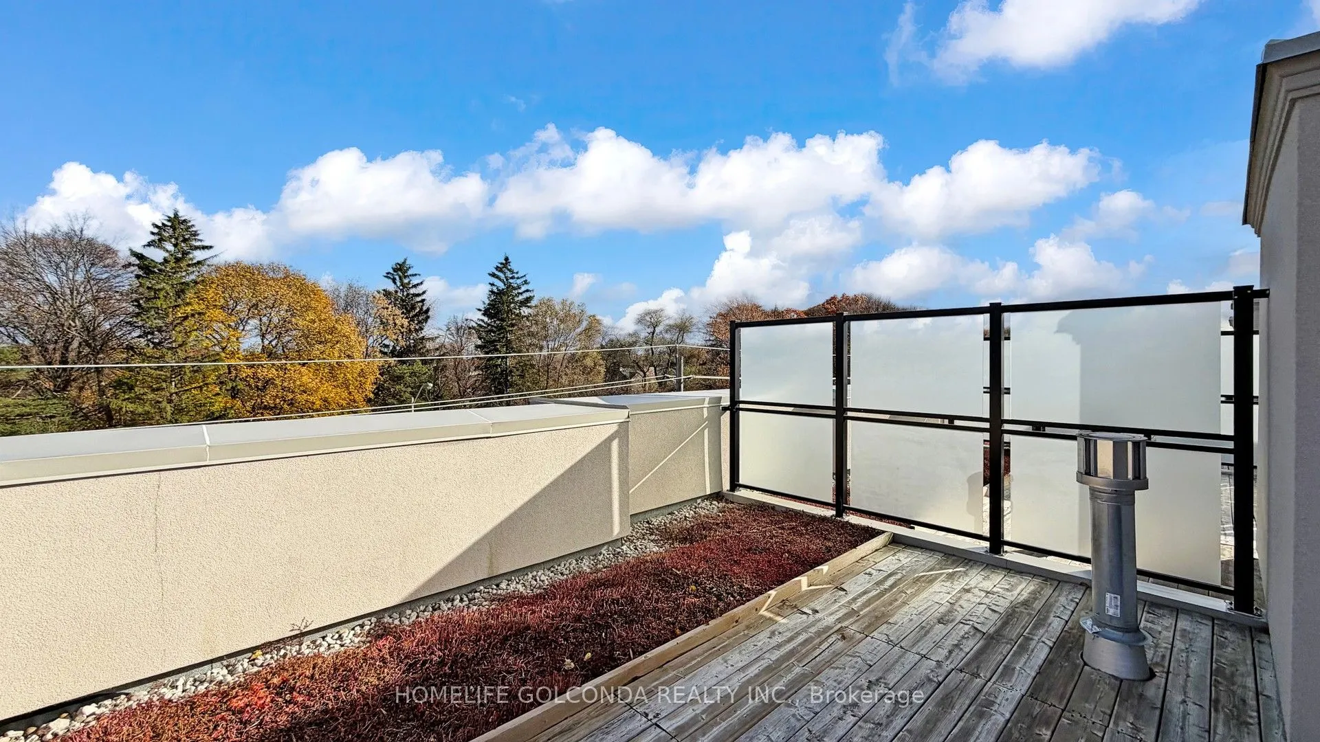 2466B Bayview Avenue