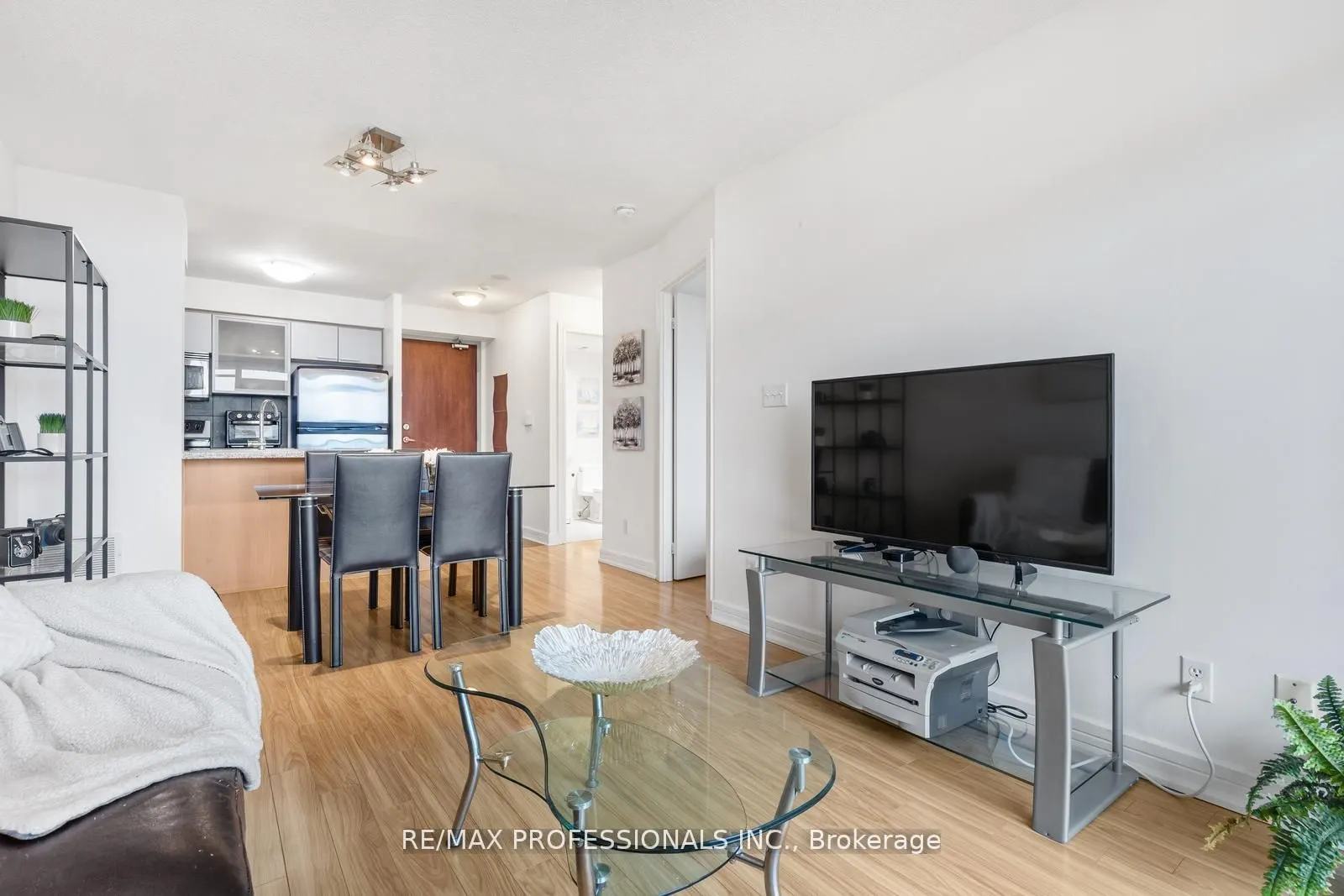 18 Harrison Garden Boulevard #706