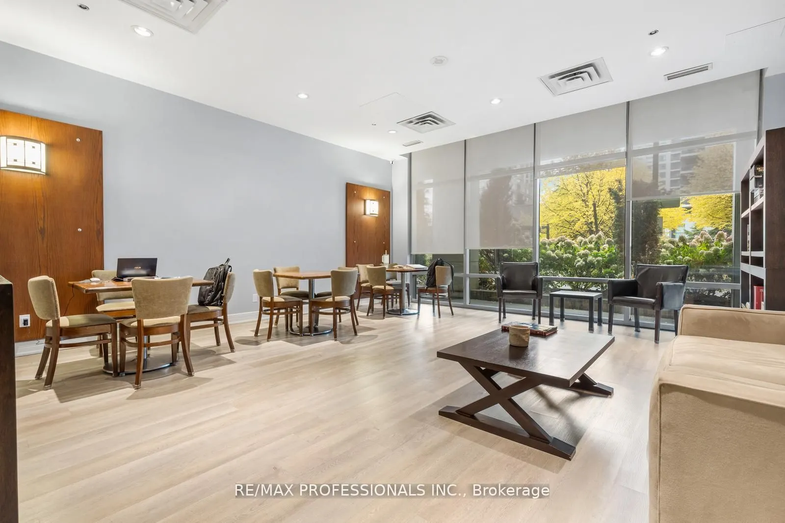 18 Harrison Garden Boulevard #706