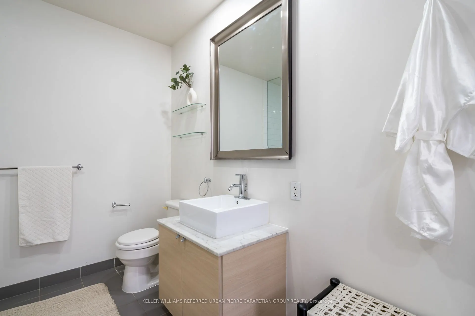 60 Bathurst Street #PH 1008