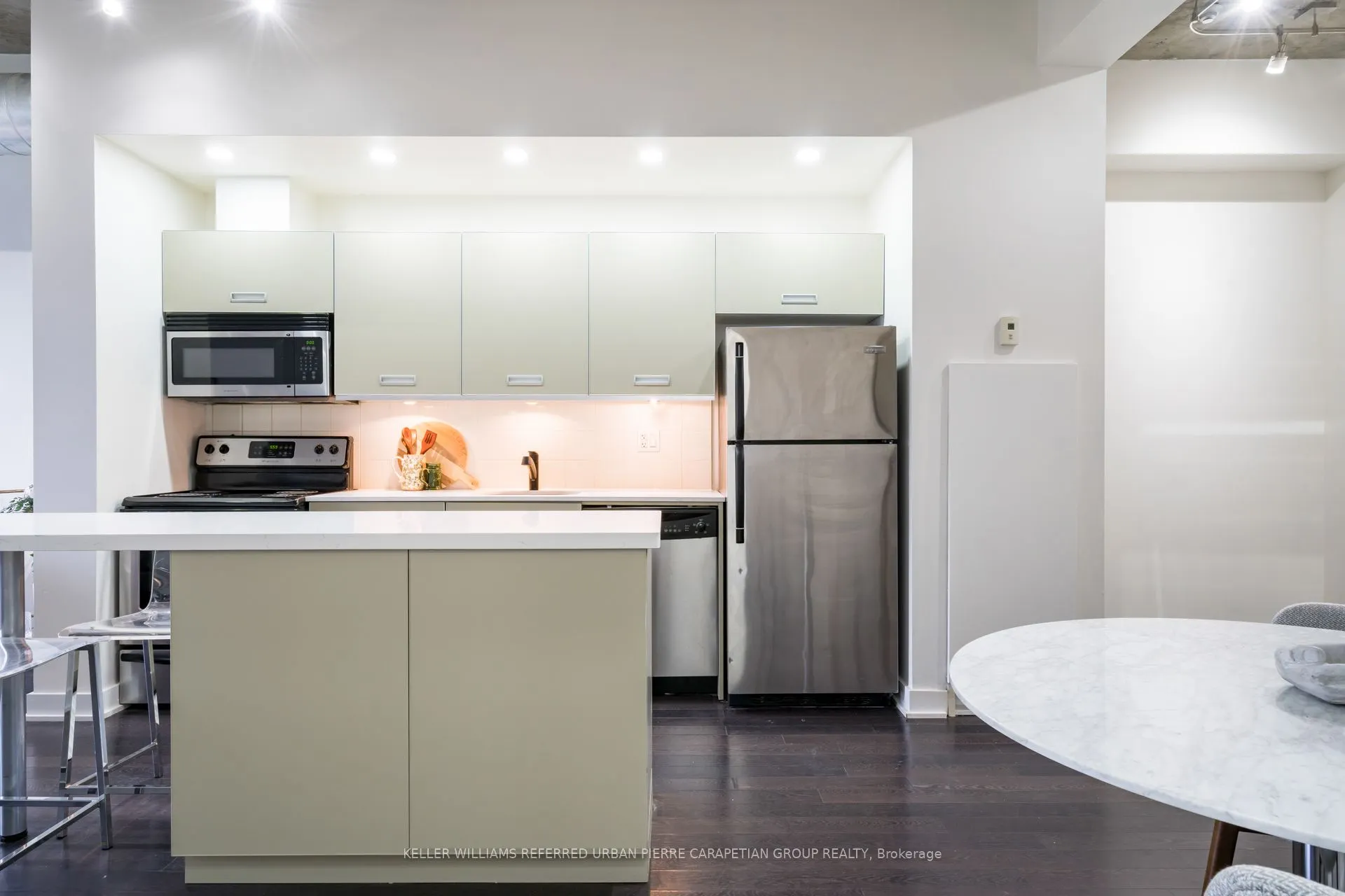 60 Bathurst Street #PH 1008