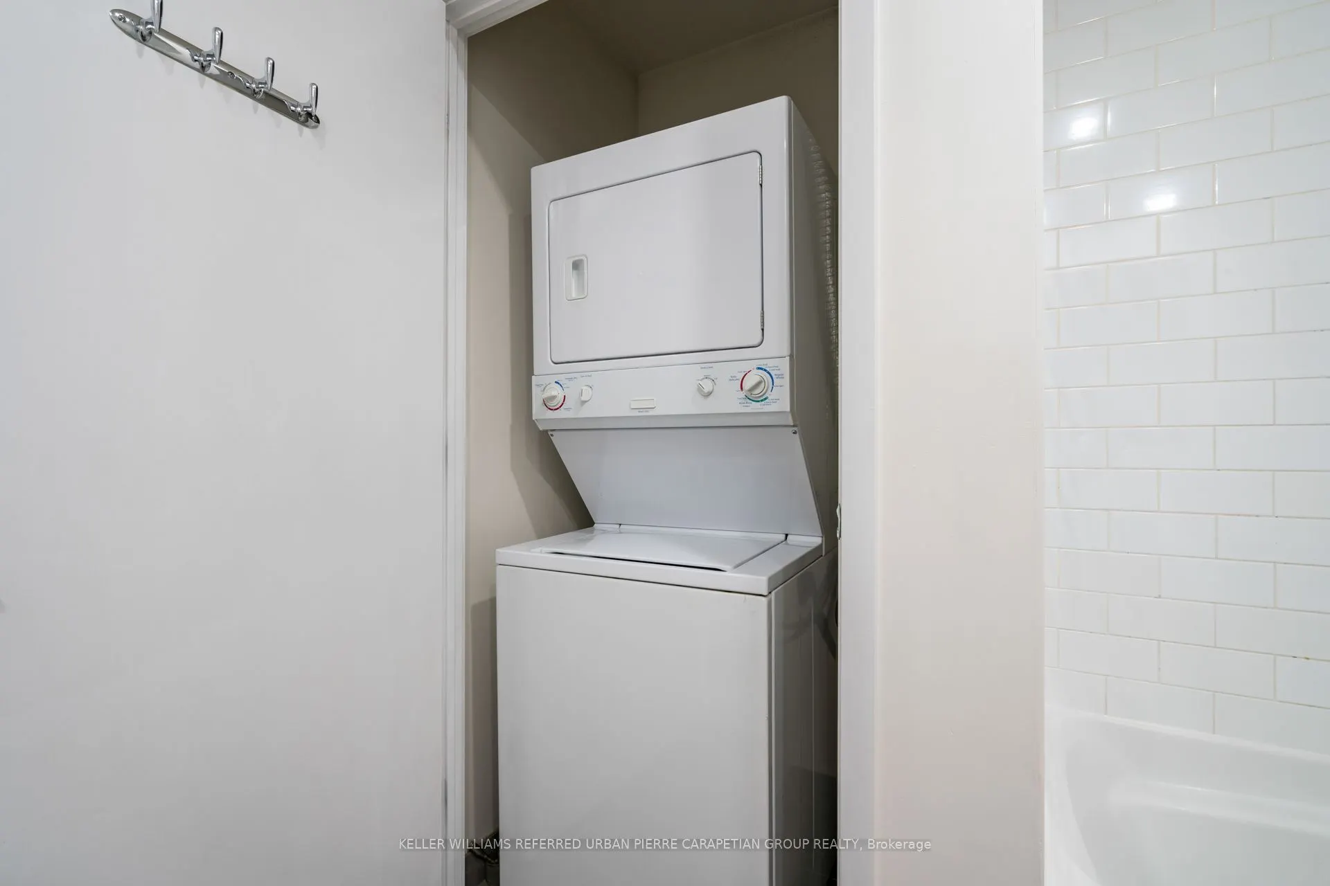 60 Bathurst Street #PH 1008