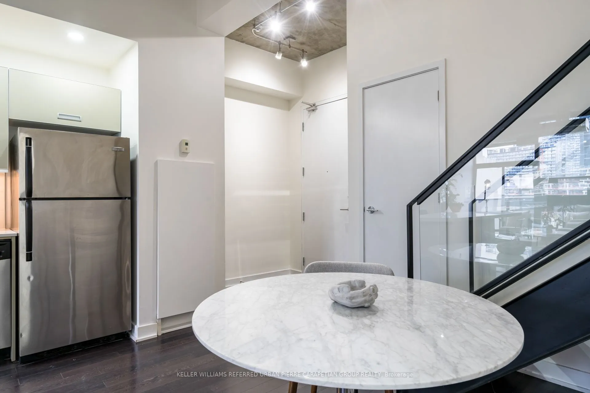 60 Bathurst Street #PH 1008