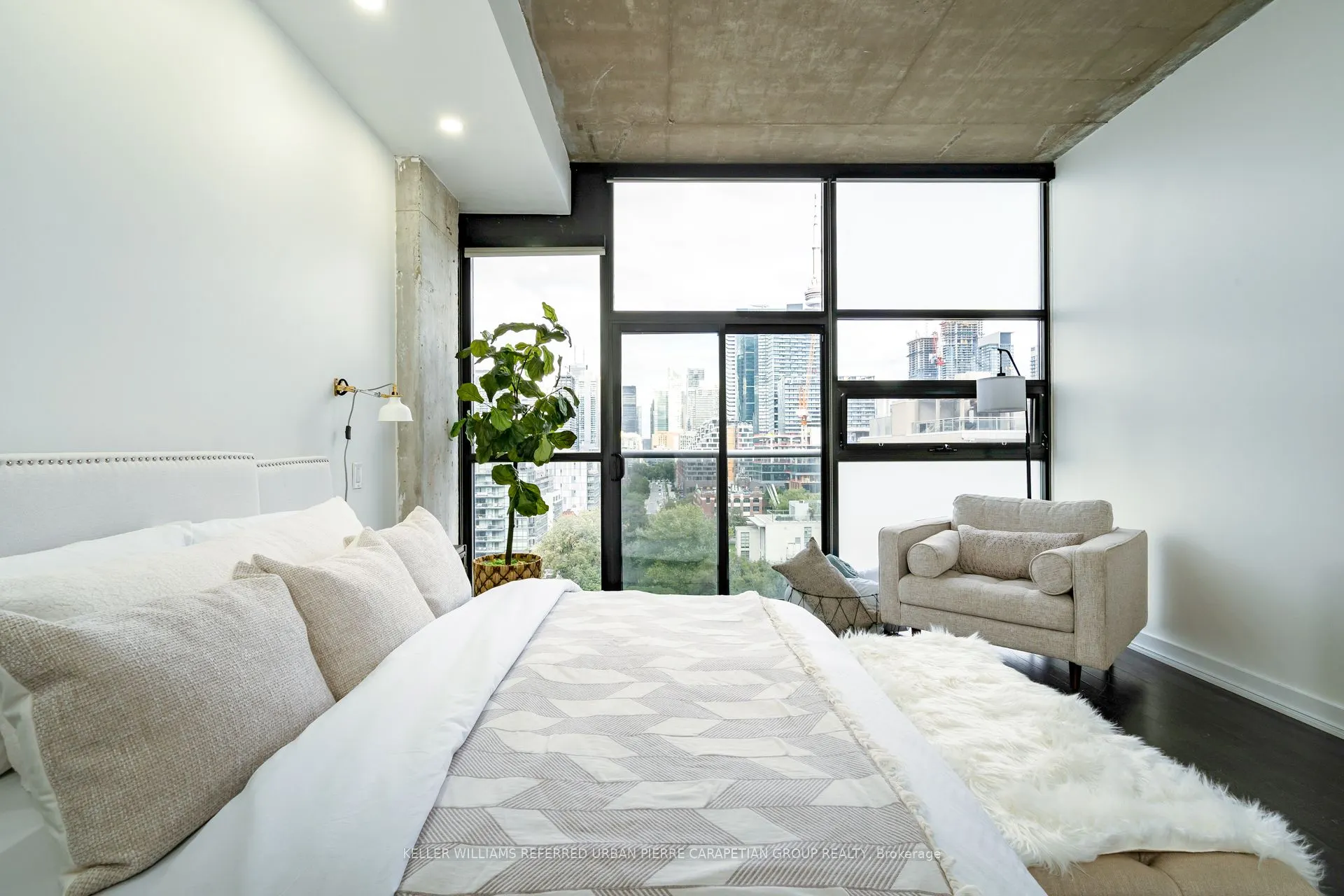 60 Bathurst Street #PH 1008