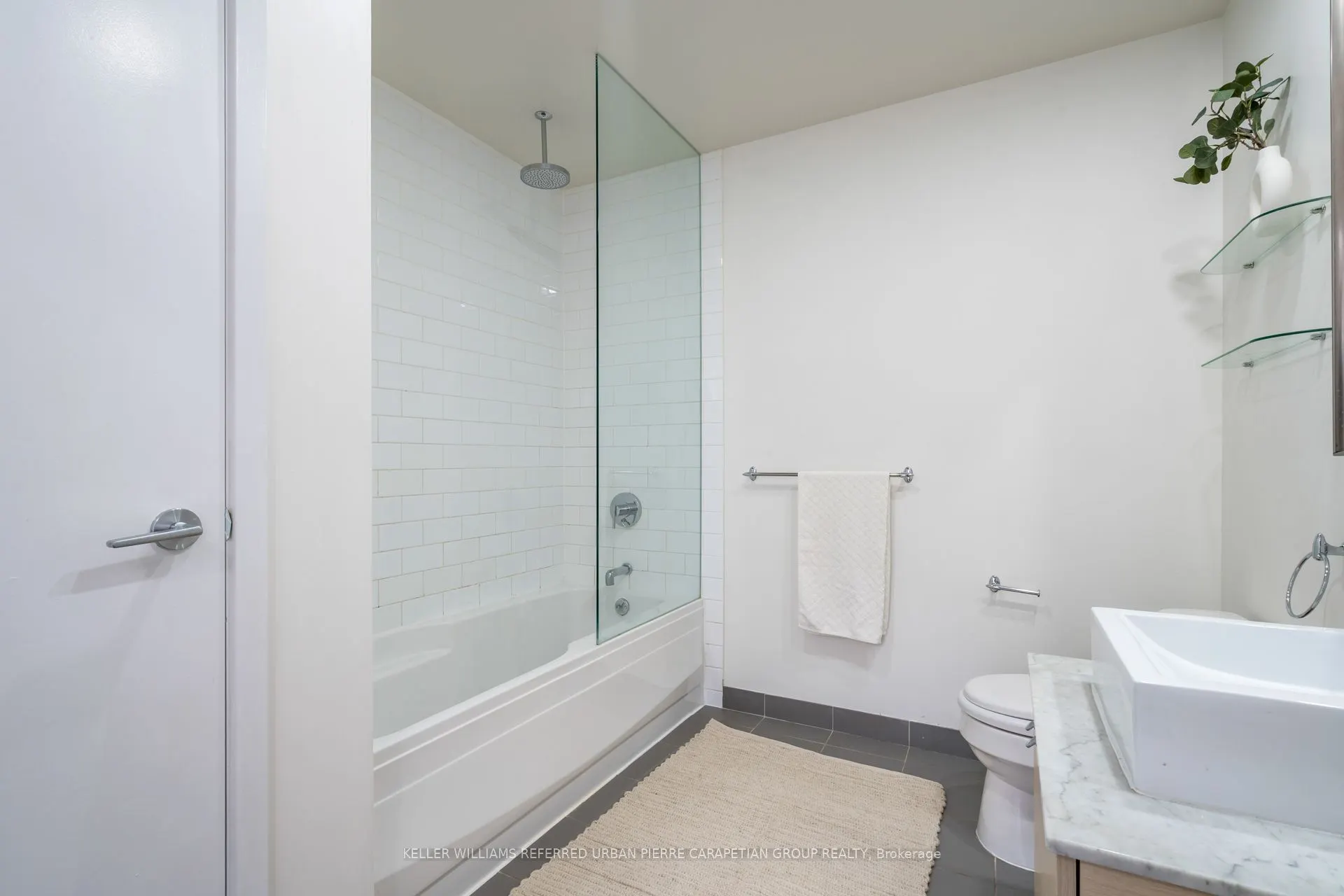 60 Bathurst Street #PH 1008