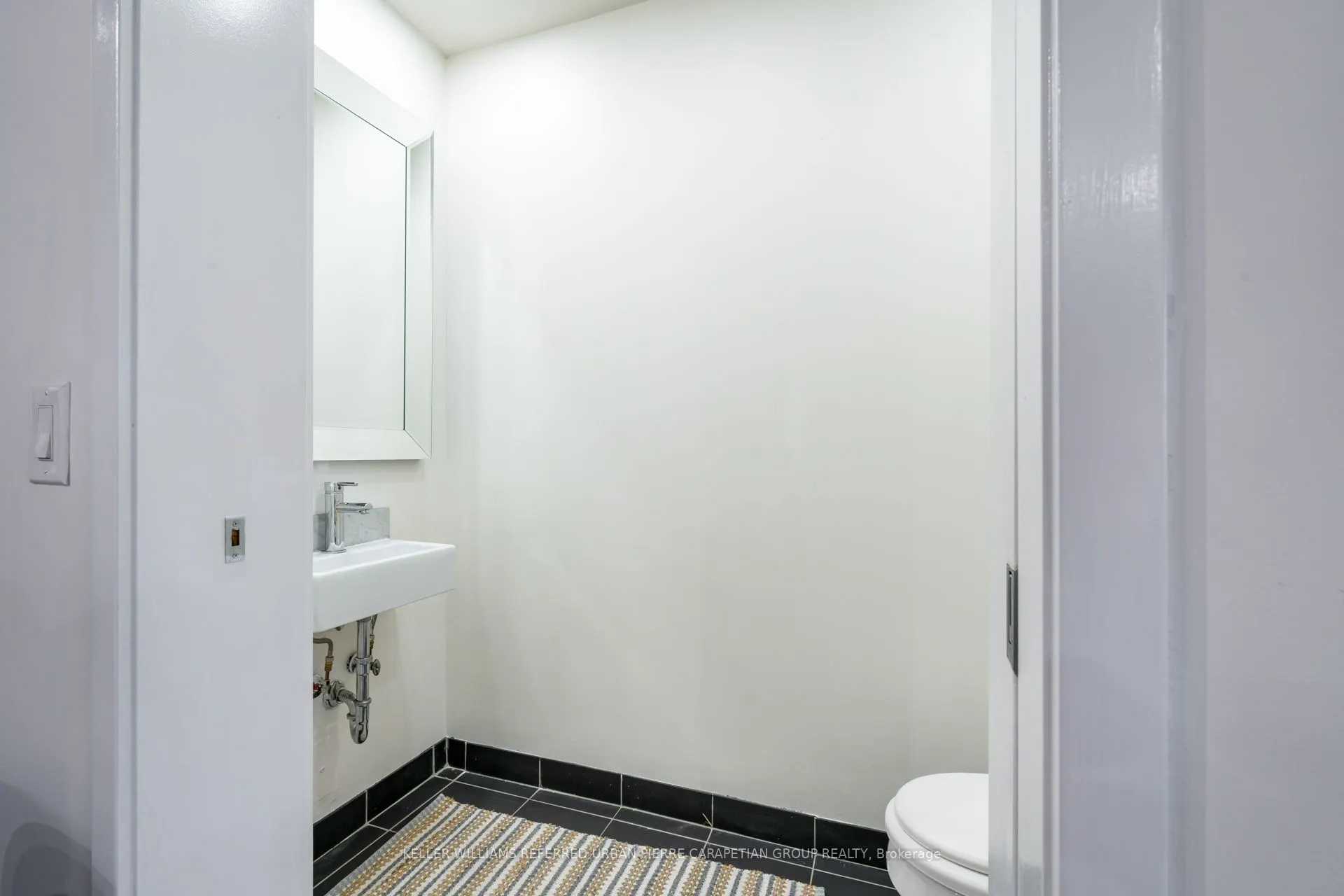 60 Bathurst Street #PH 1008