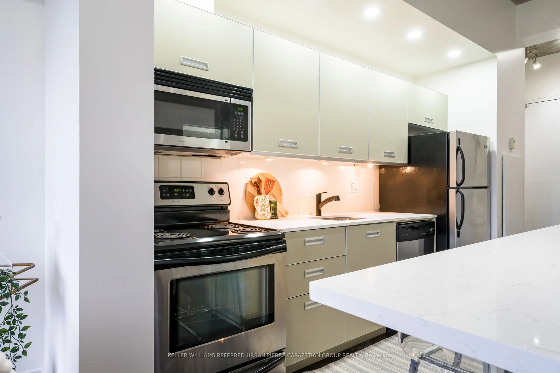 60 Bathurst Street #PH 1008