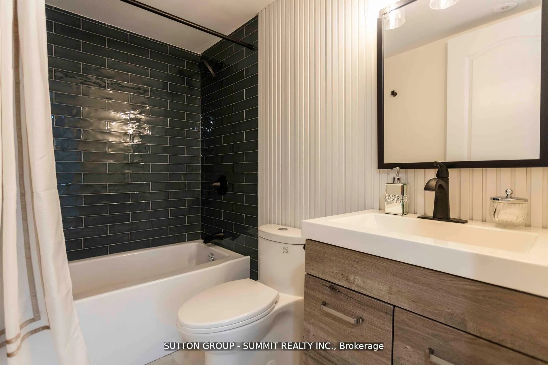 12 Douro Street #421