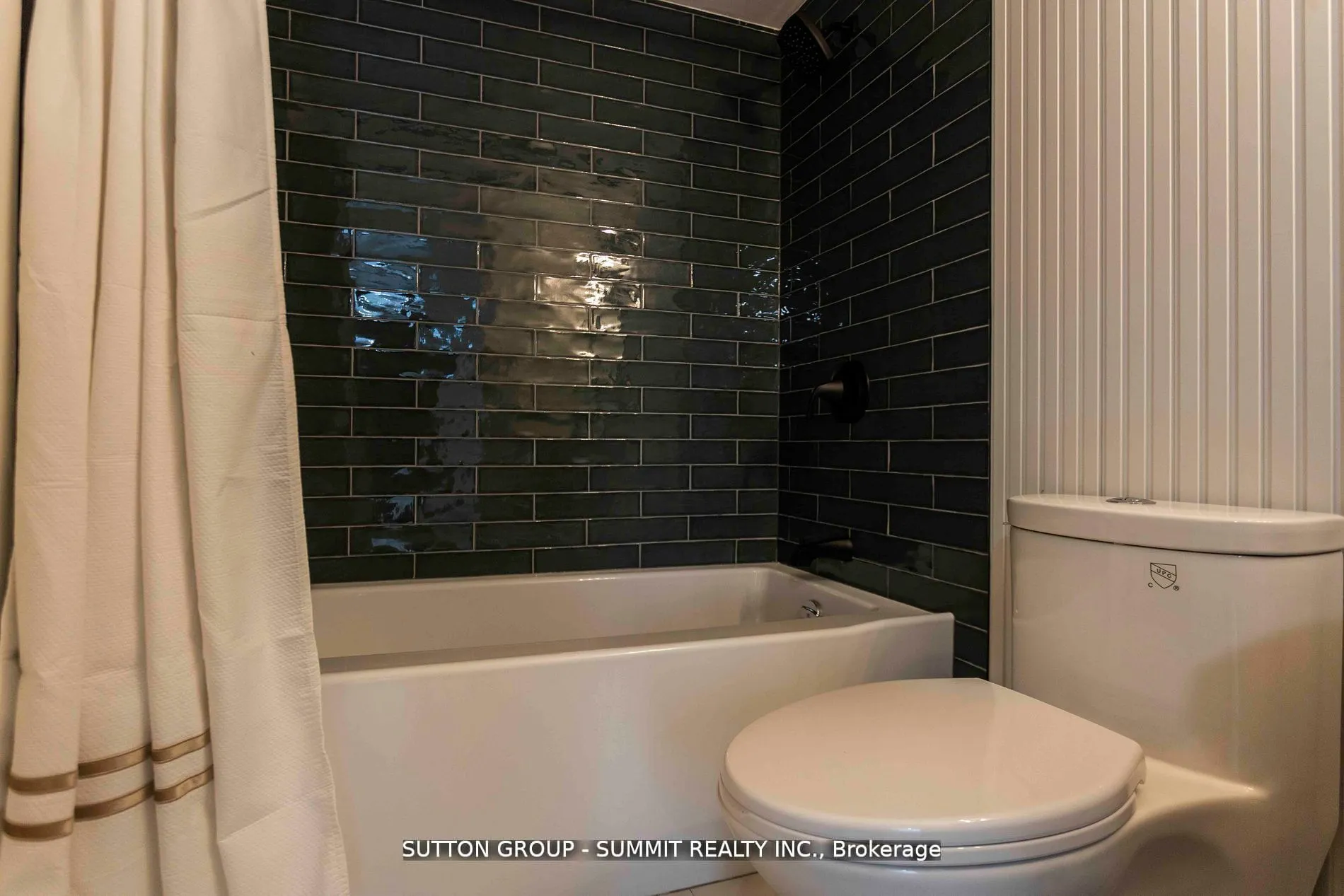 12 Douro Street #421