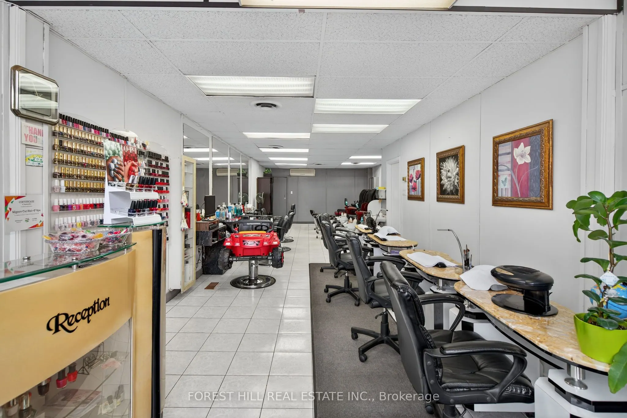 655 St Clair Avenue W