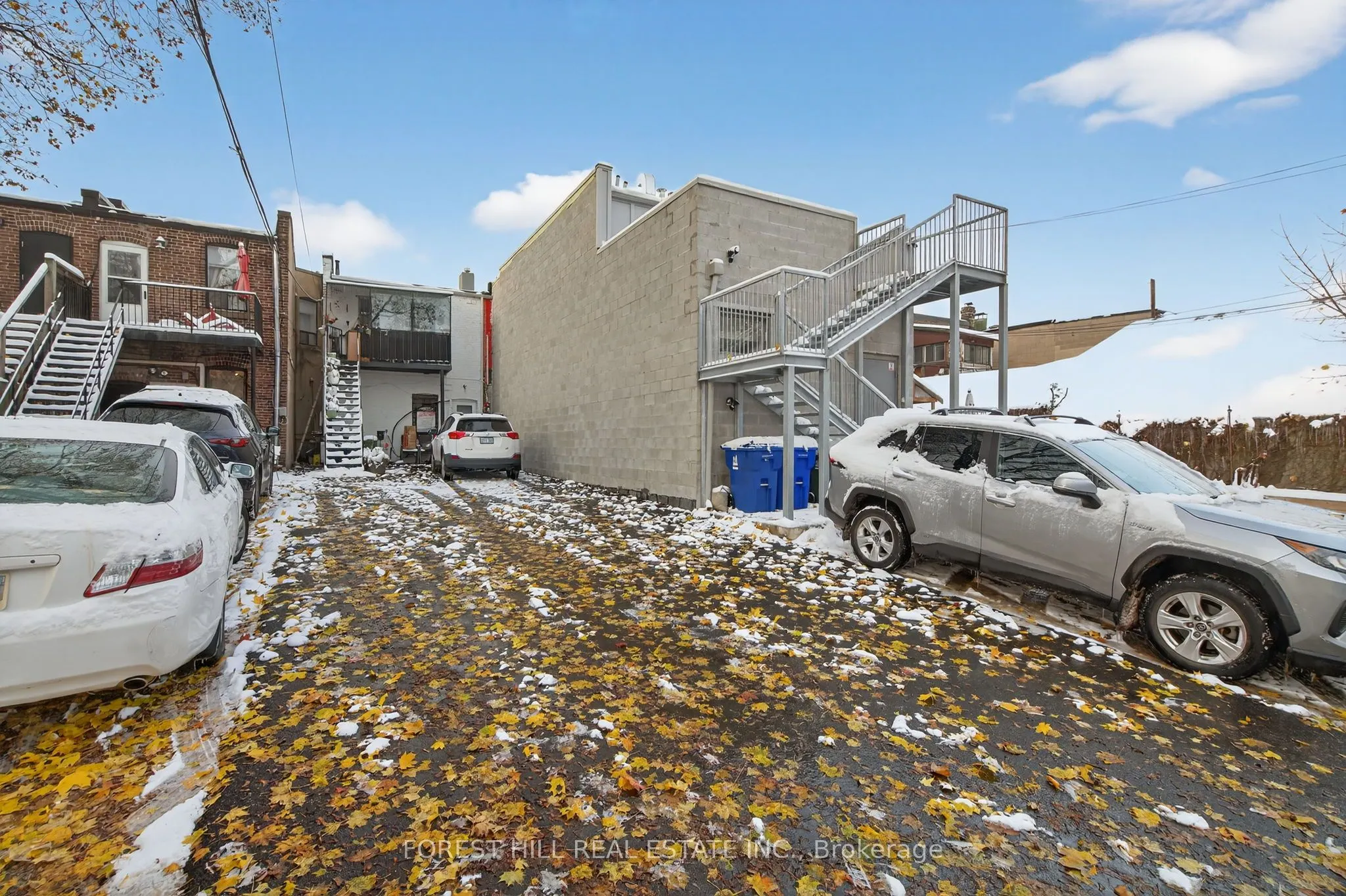 655 St Clair Avenue W