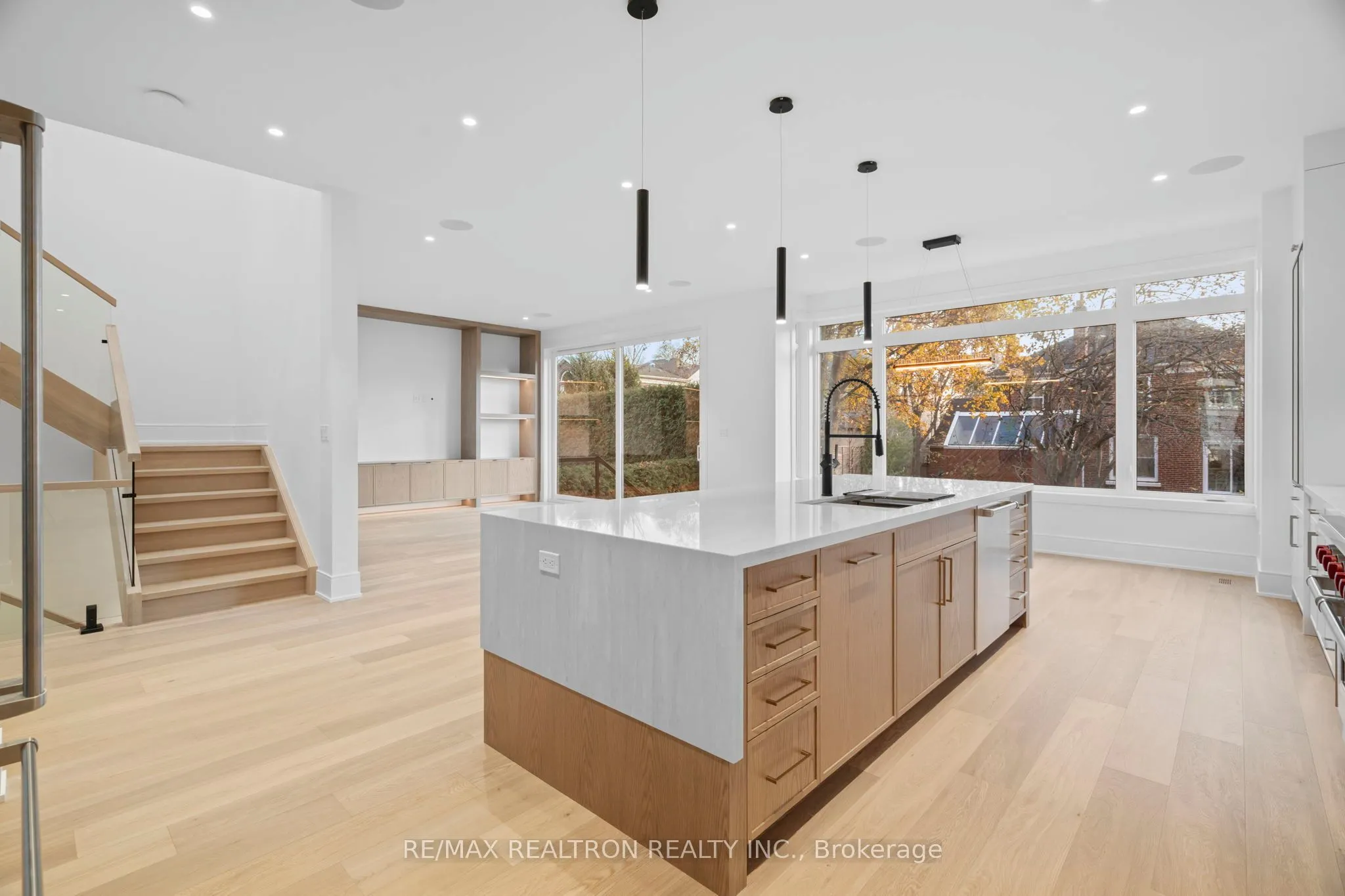 431 Heath Street E