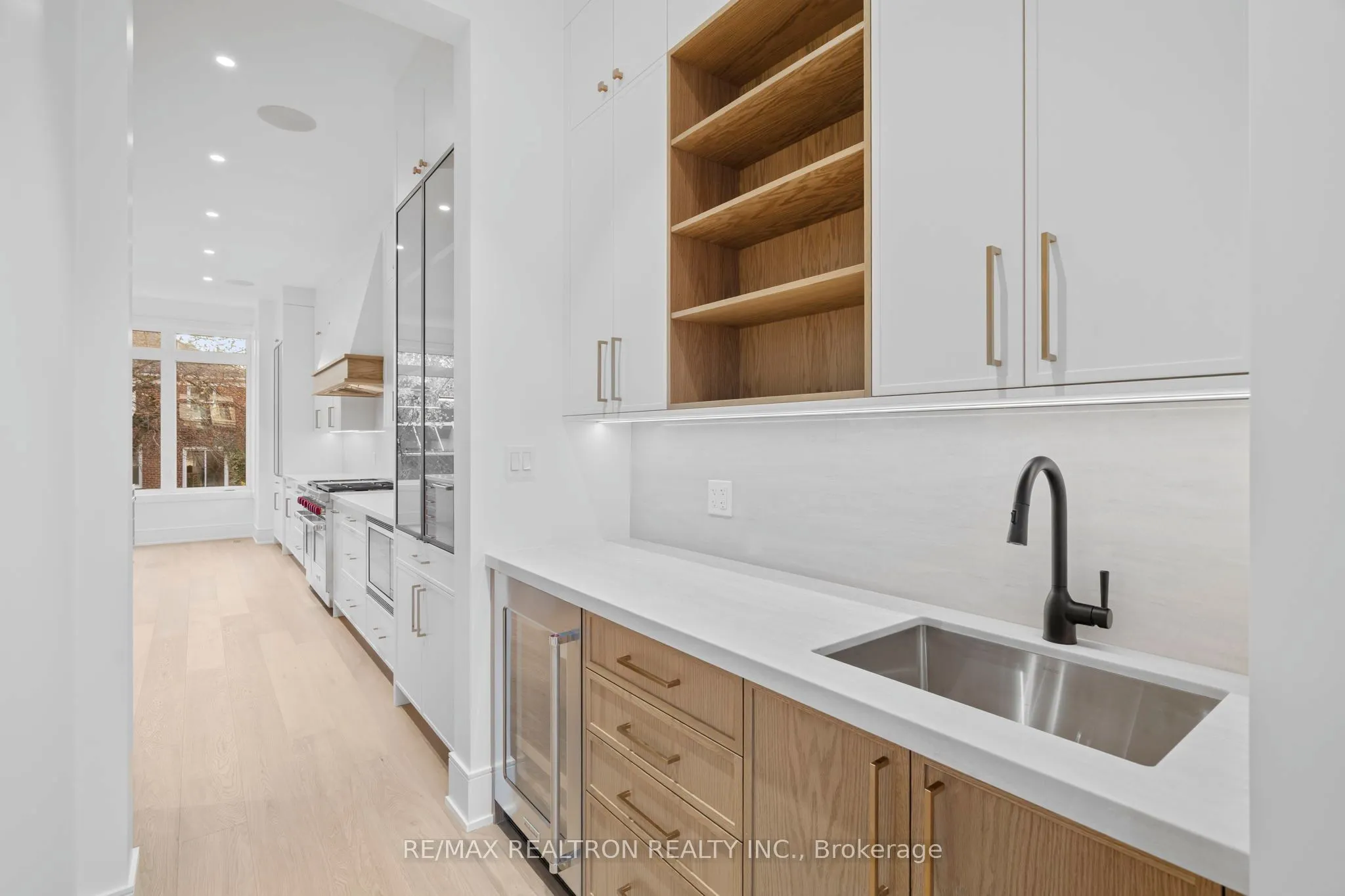431 Heath Street E