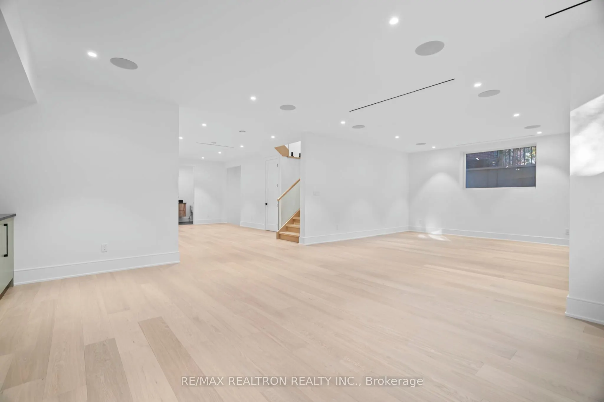 431 Heath Street E
