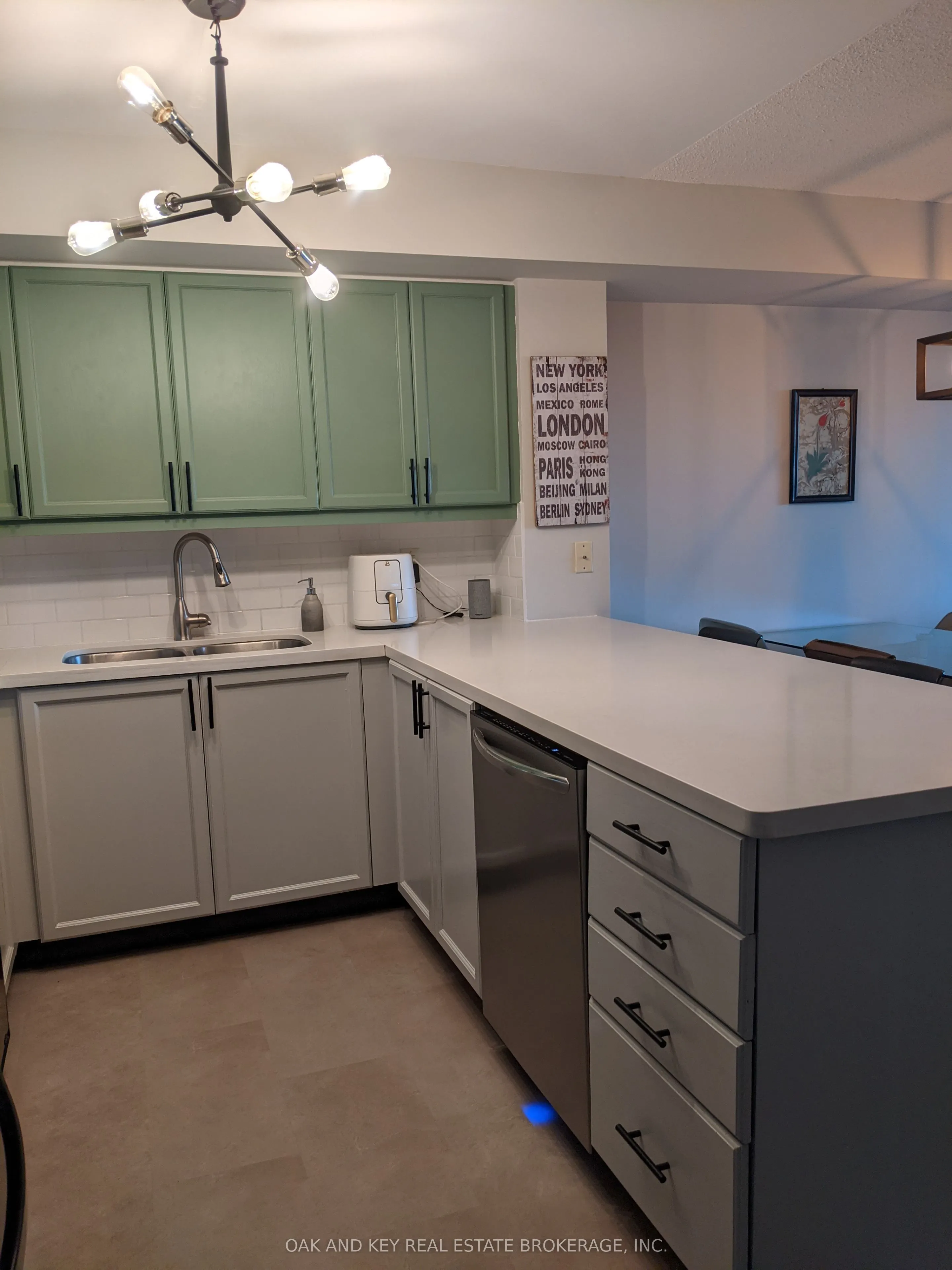245 Davisville Avenue #613
