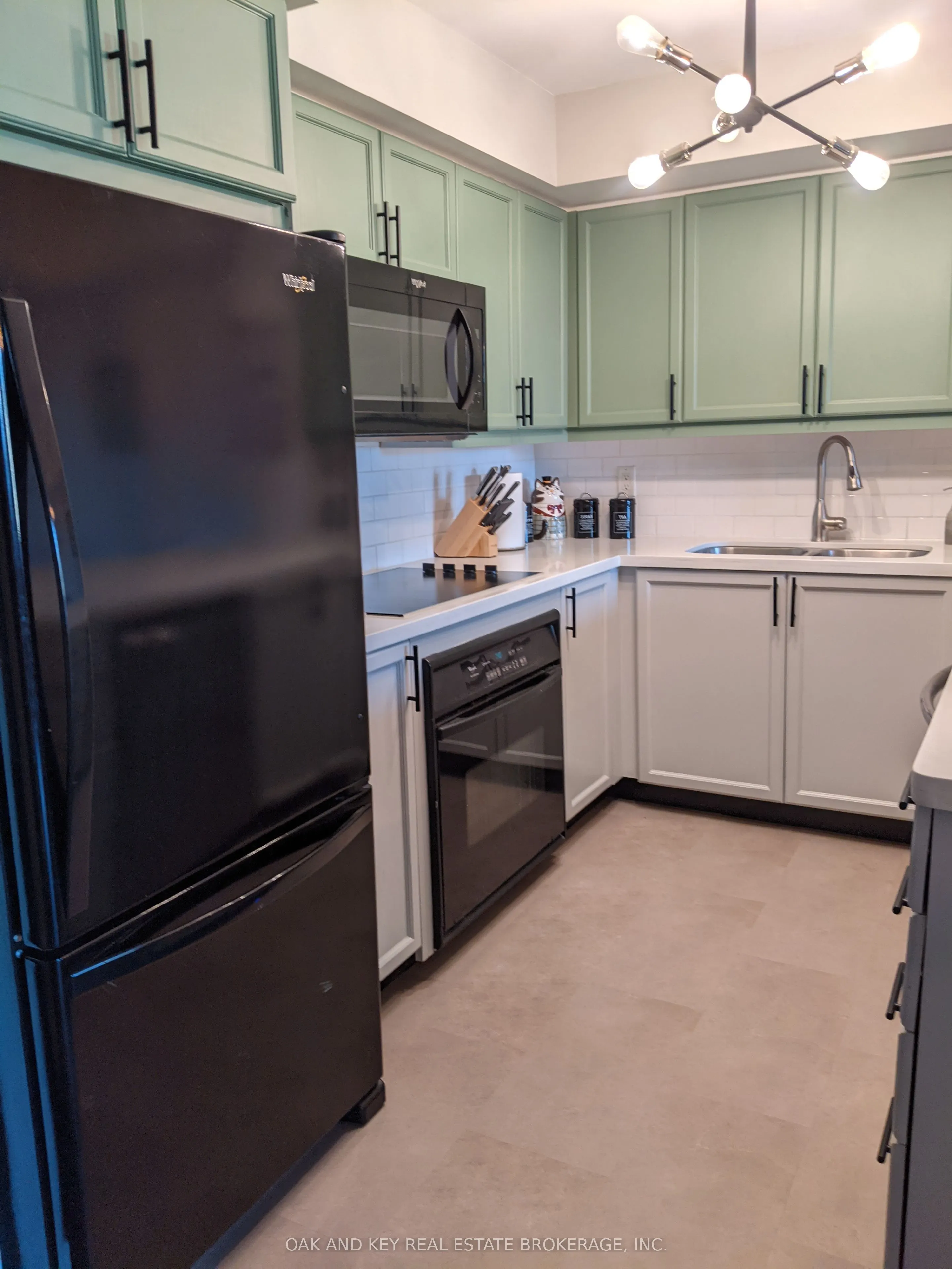 245 Davisville Avenue #613