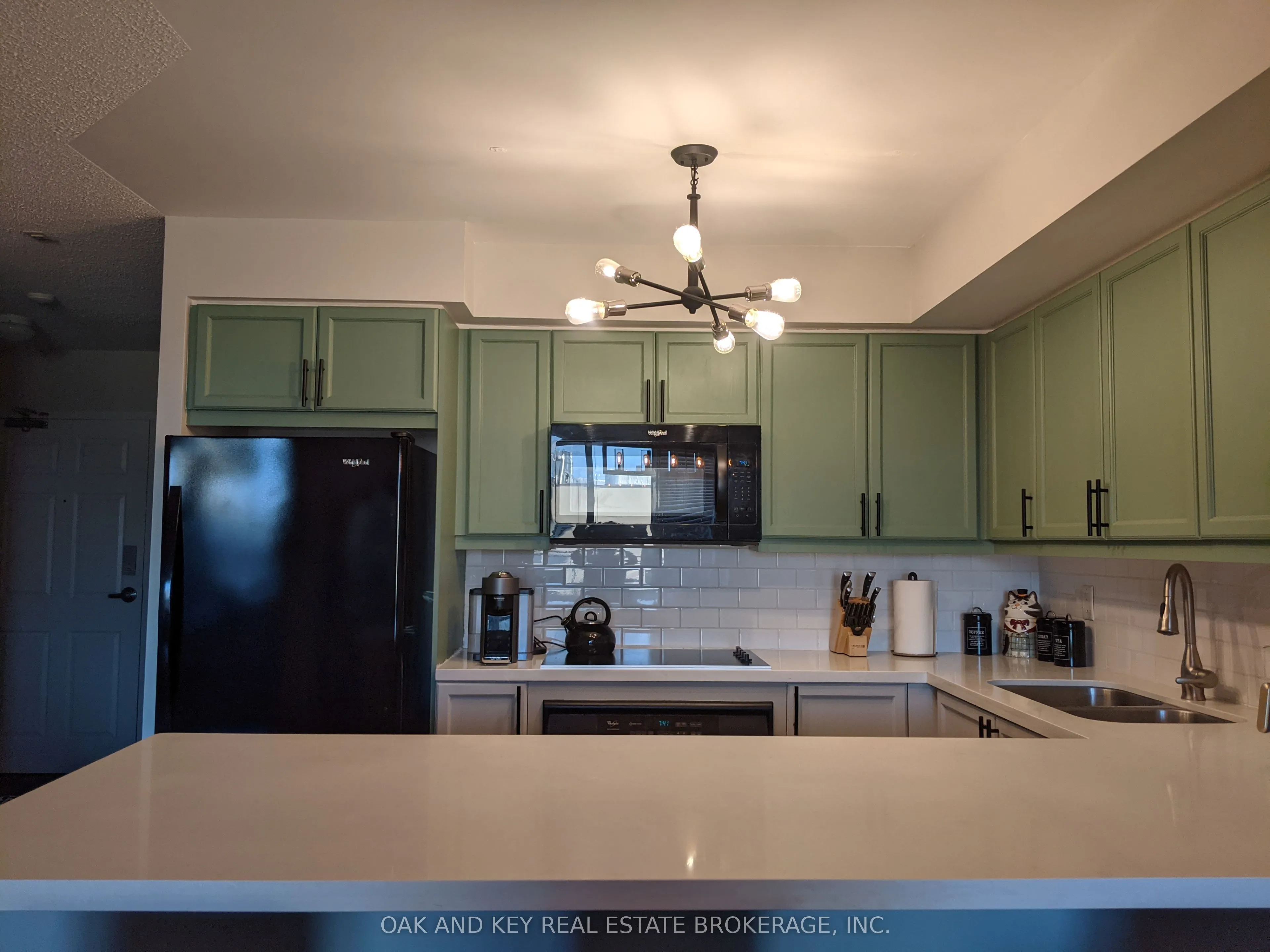 245 Davisville Avenue #613