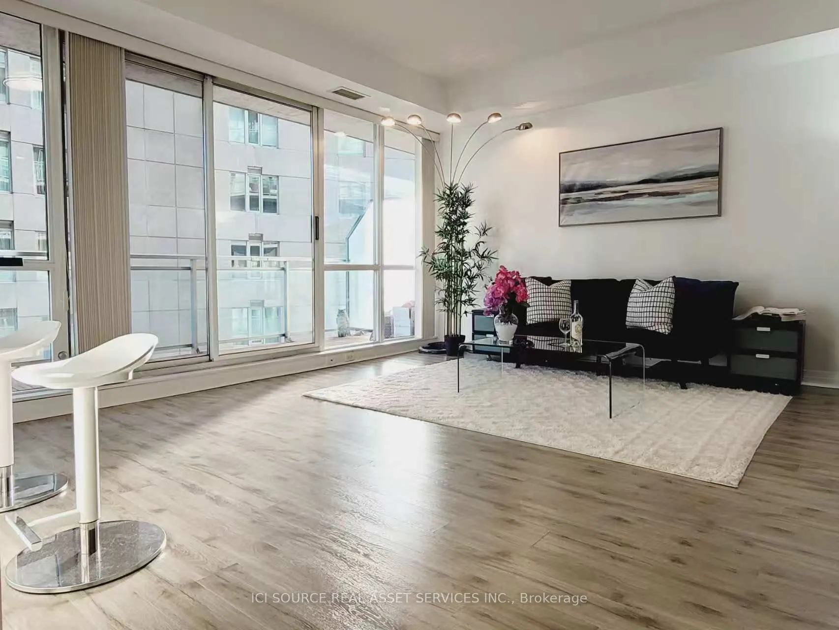 220 Victoria Street #1305