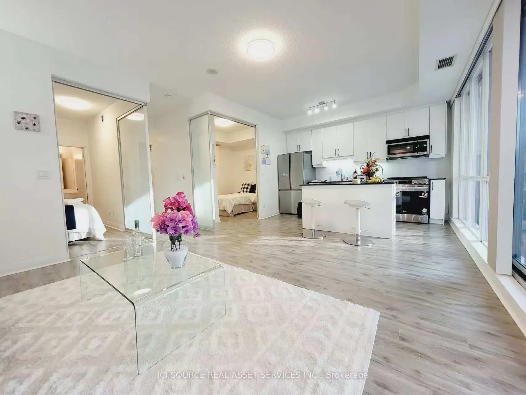 220 Victoria Street #1305