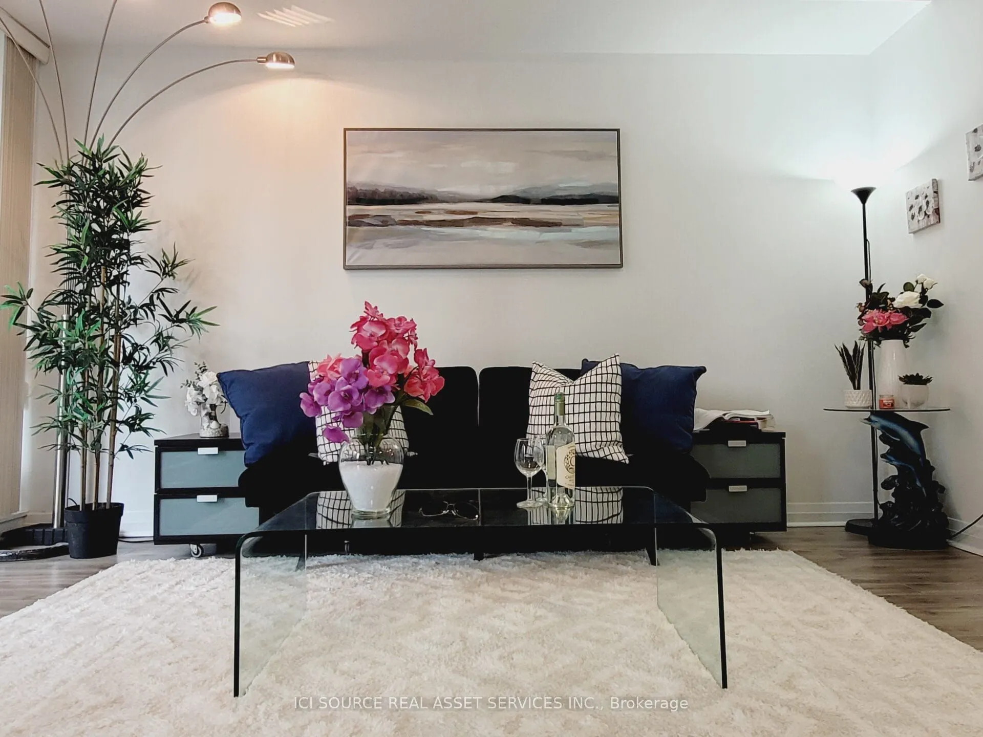 220 Victoria Street #1305