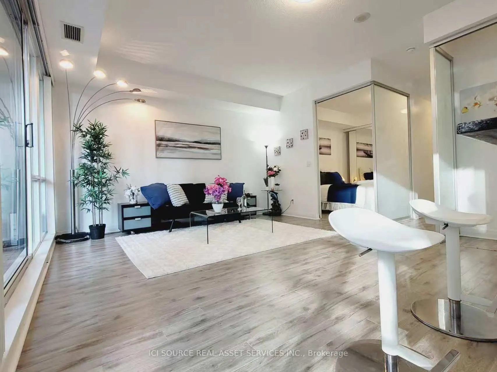 220 Victoria Street #1305