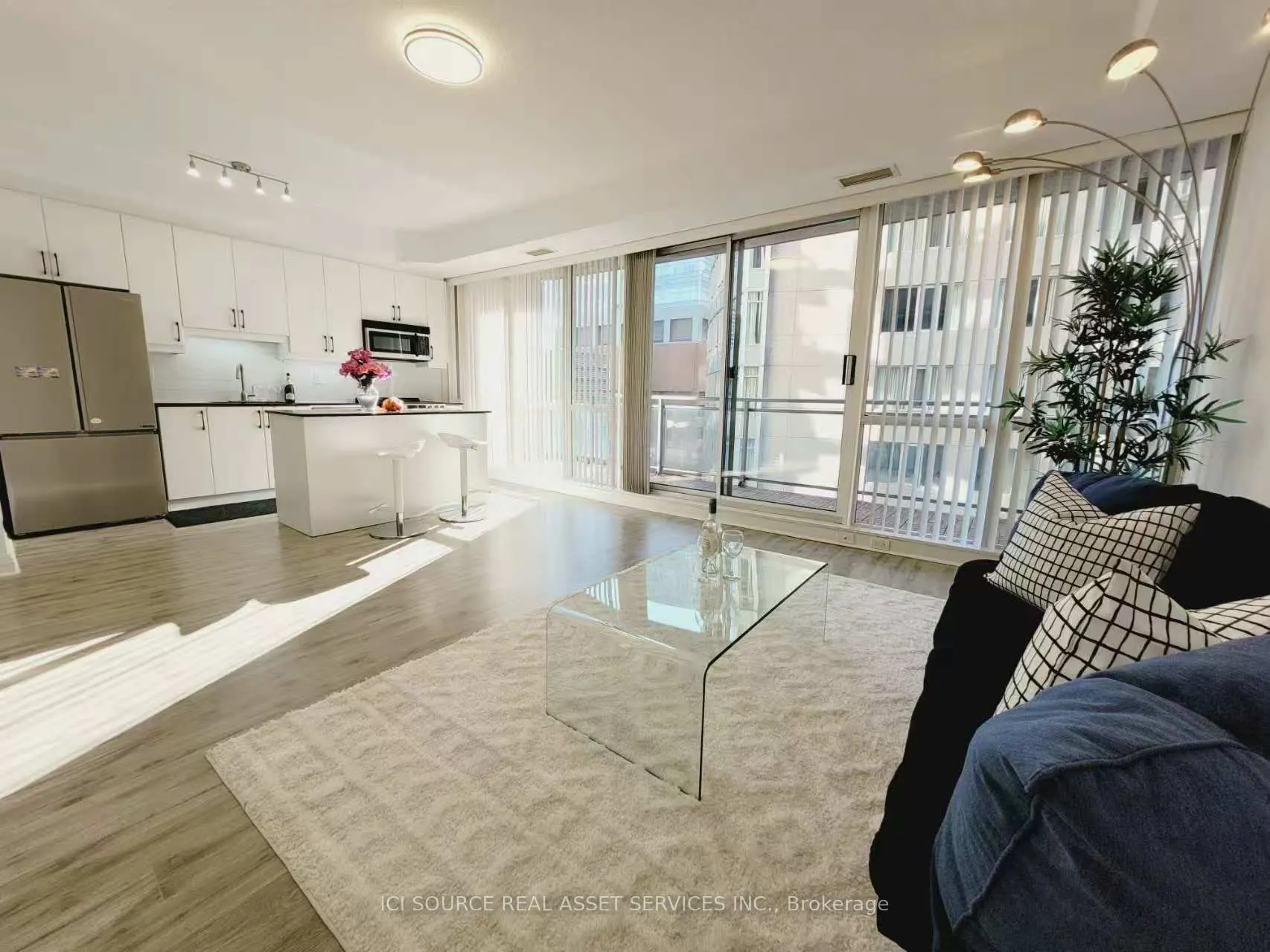 220 Victoria Street #1305
