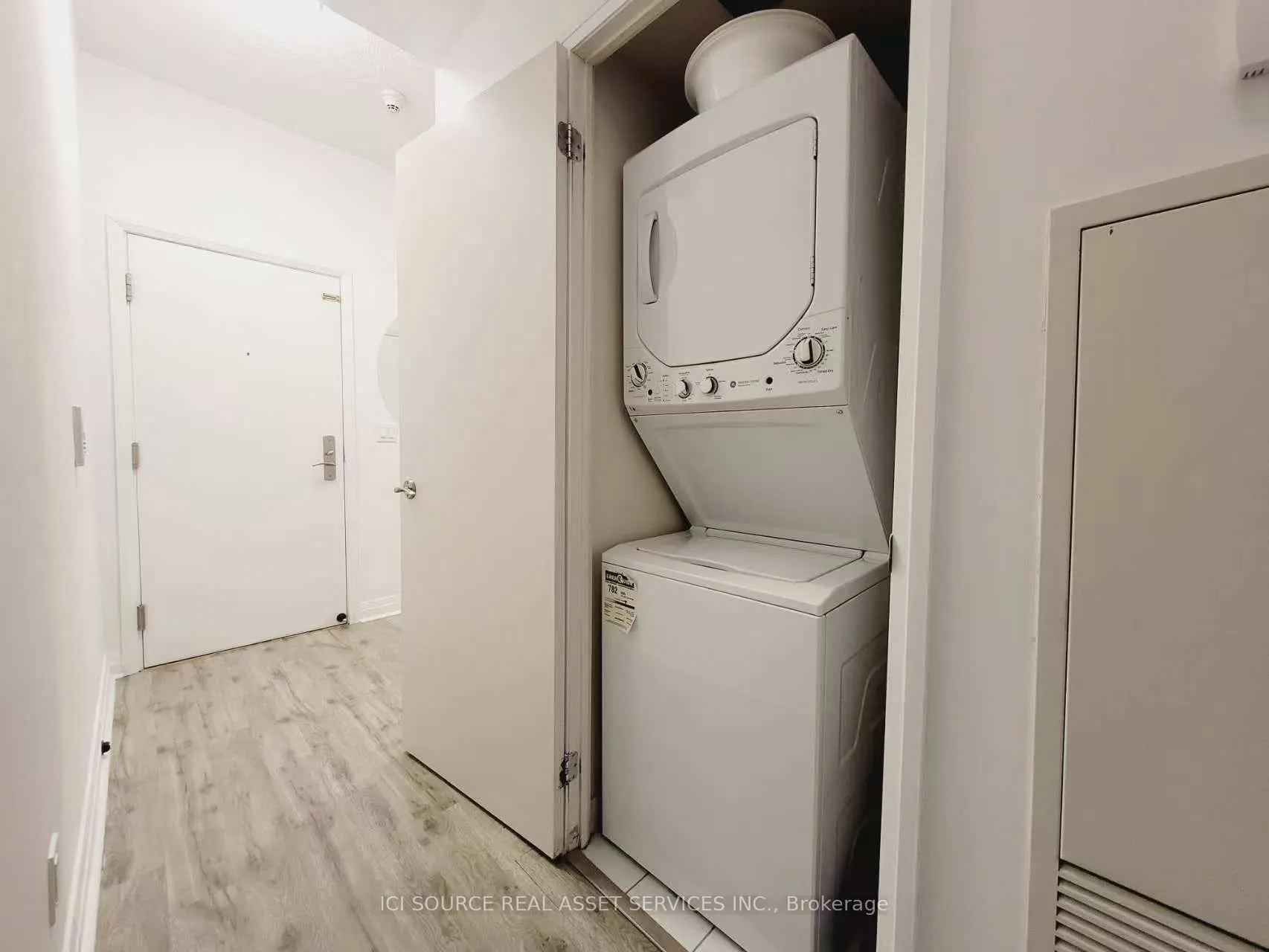 220 Victoria Street #1305