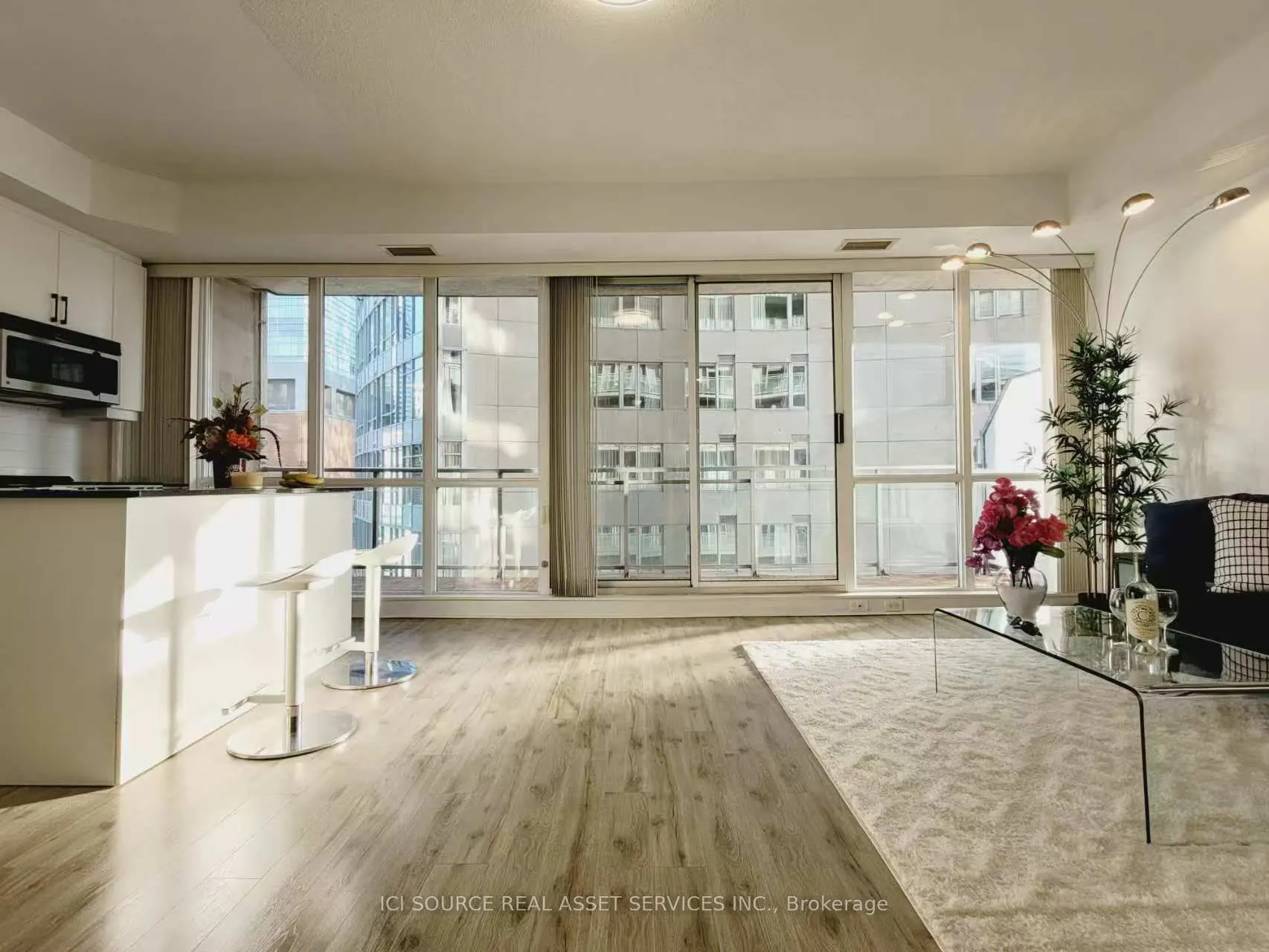 220 Victoria Street #1305