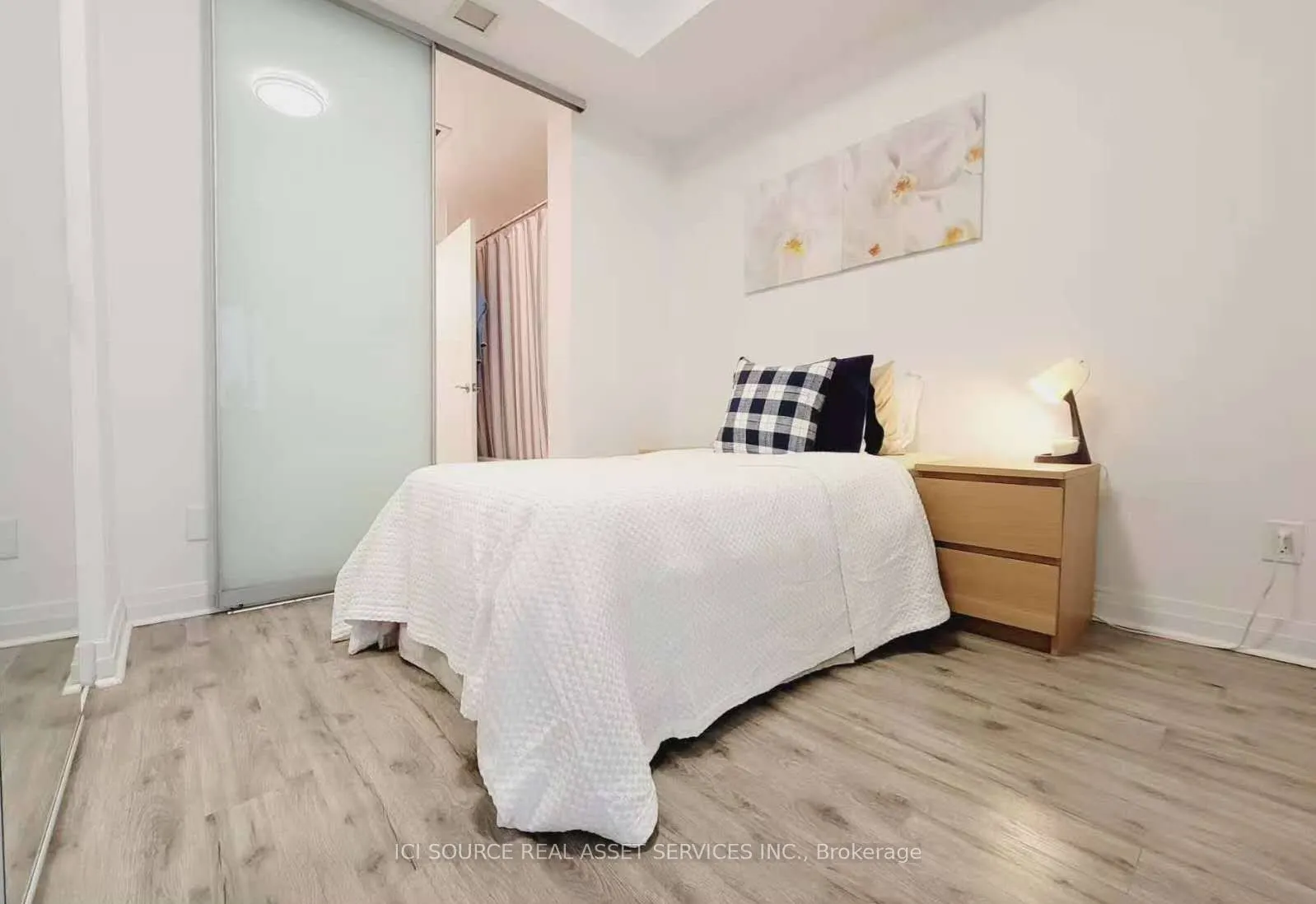 220 Victoria Street #1305