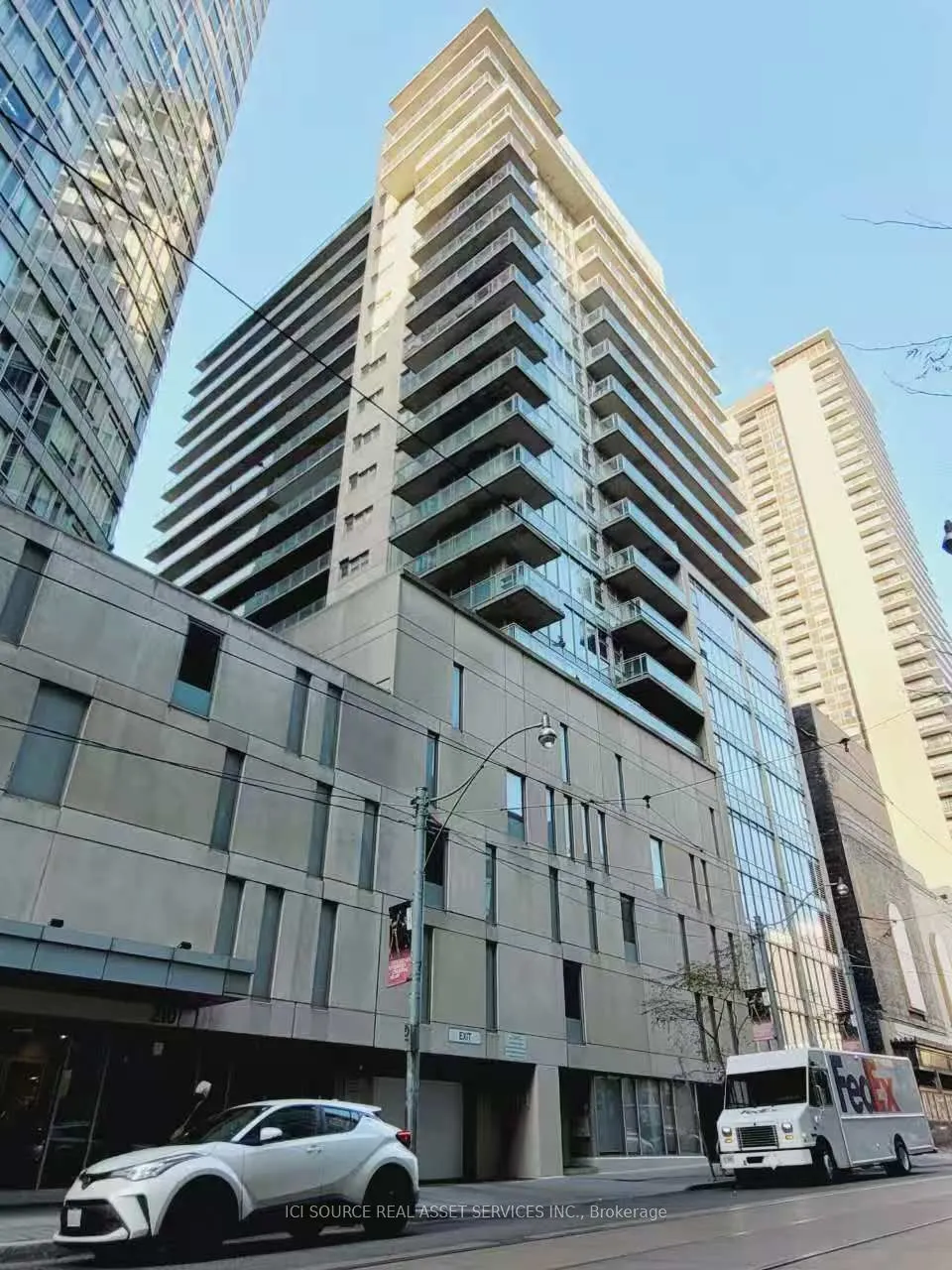 220 Victoria Street #1305