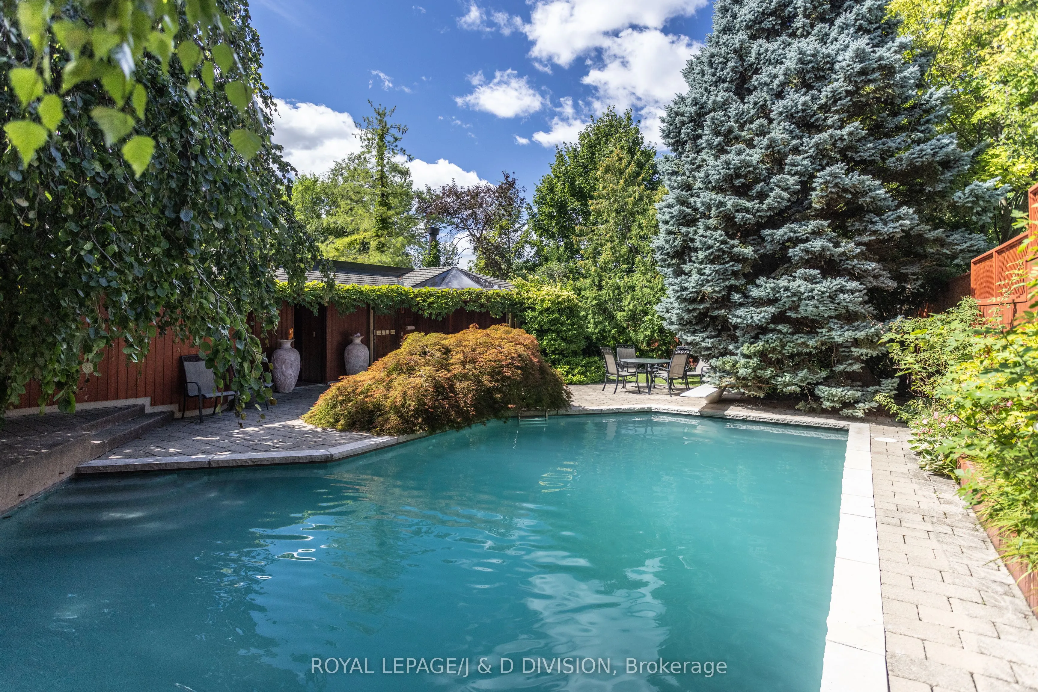 428 Russell Hill Road