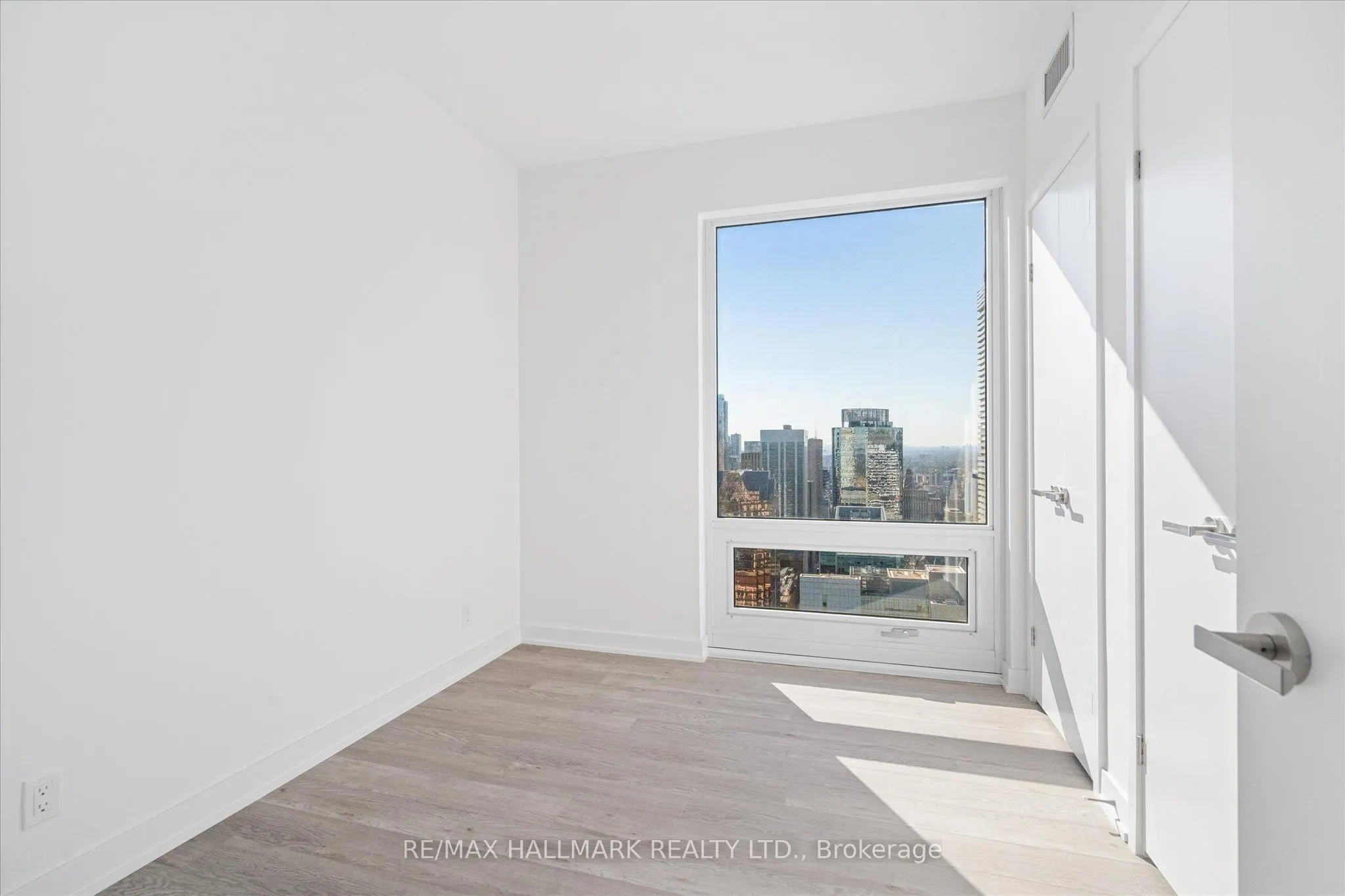 88 Queen Street E #4711