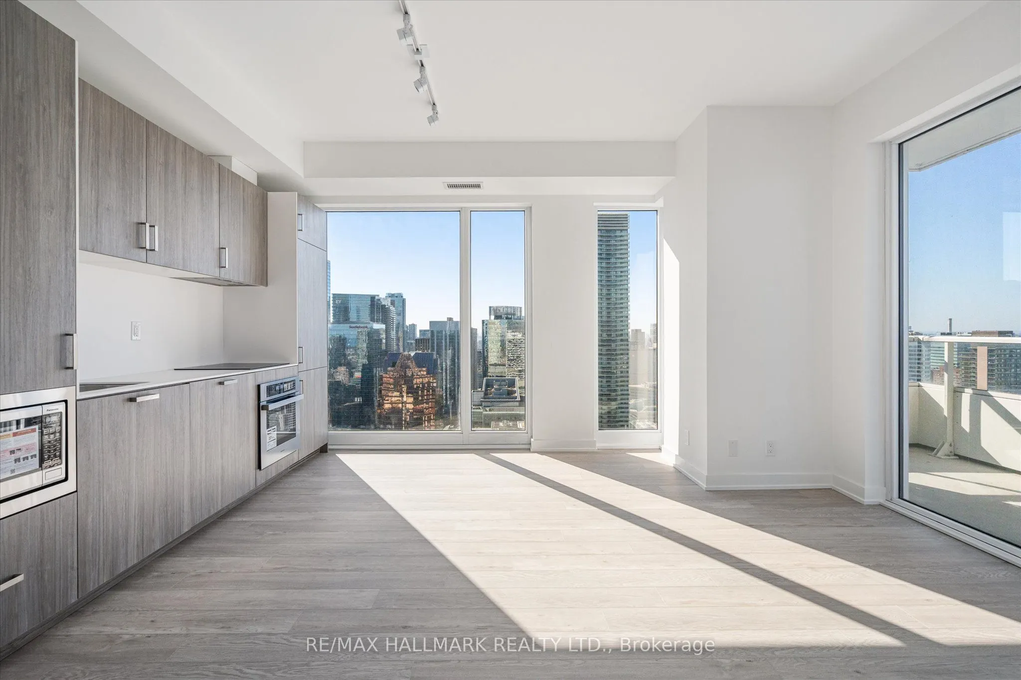 88 Queen Street E #4711
