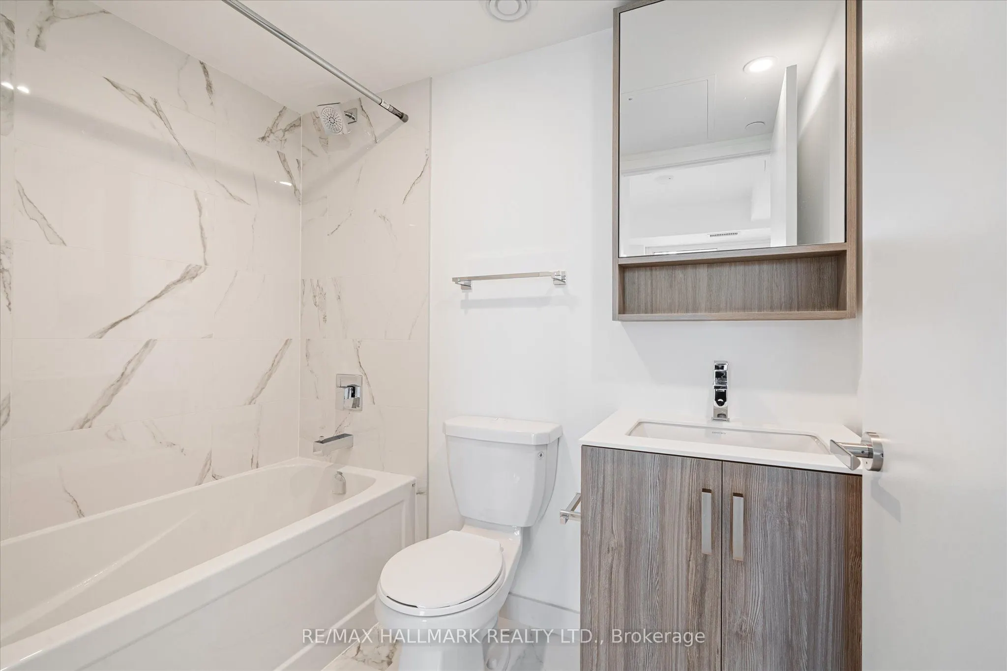 88 Queen Street E #4711