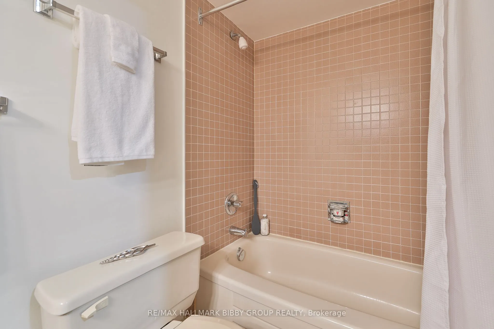 360 Bloor Street E #1007
