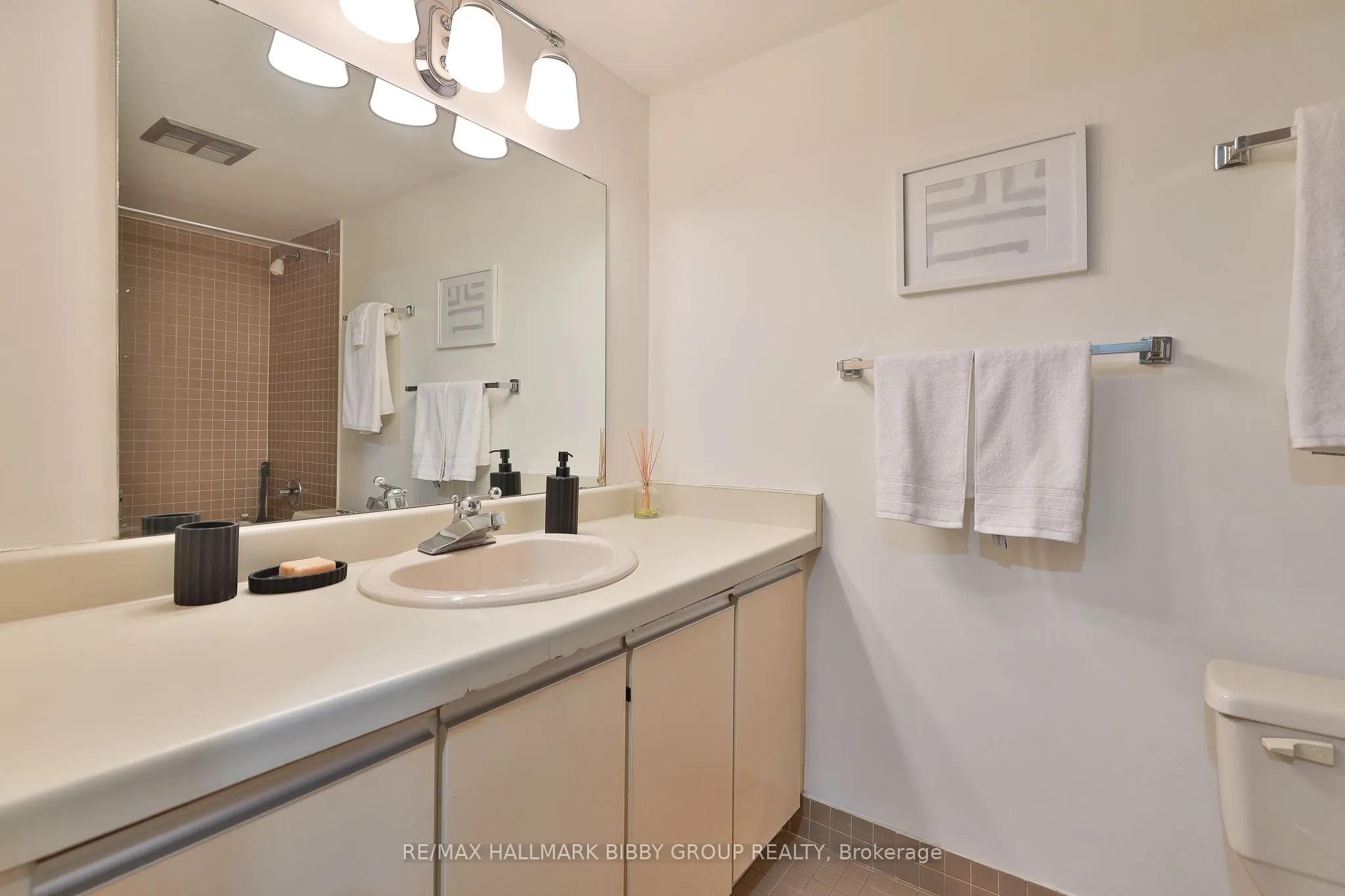 360 Bloor Street E #1007