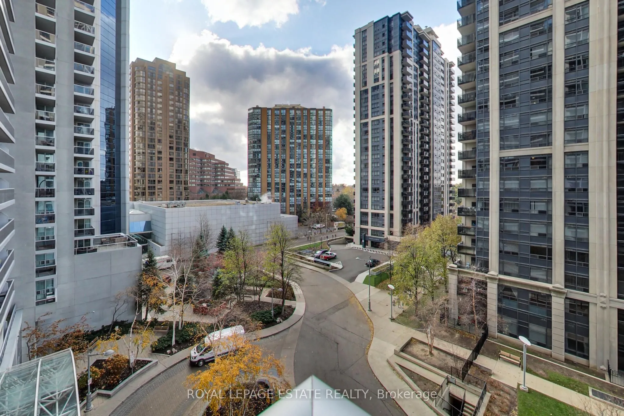4978 Yonge Street #808