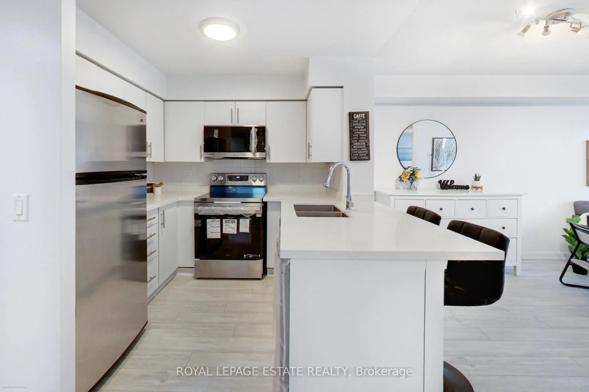 4978 Yonge Street #808