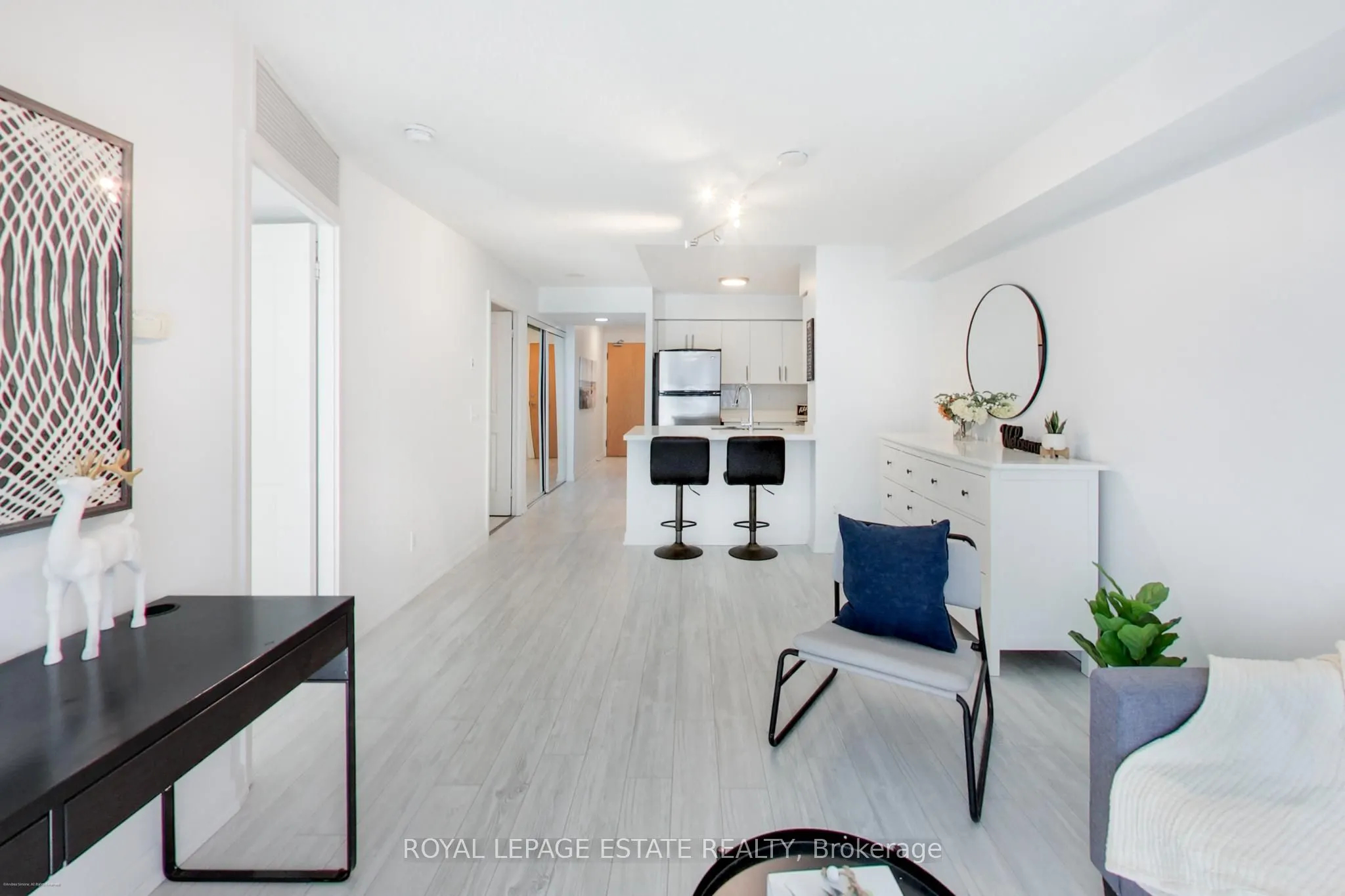4978 Yonge Street #808
