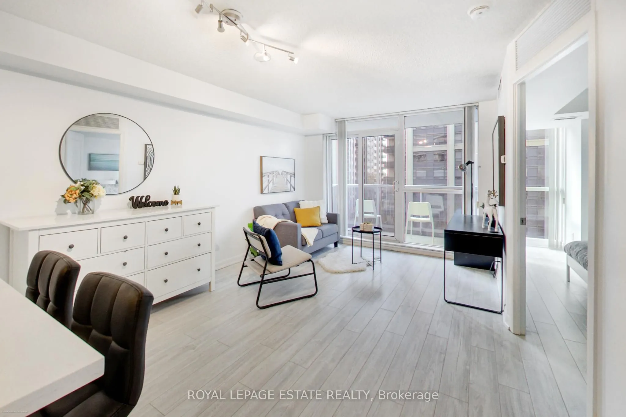 4978 Yonge Street #808